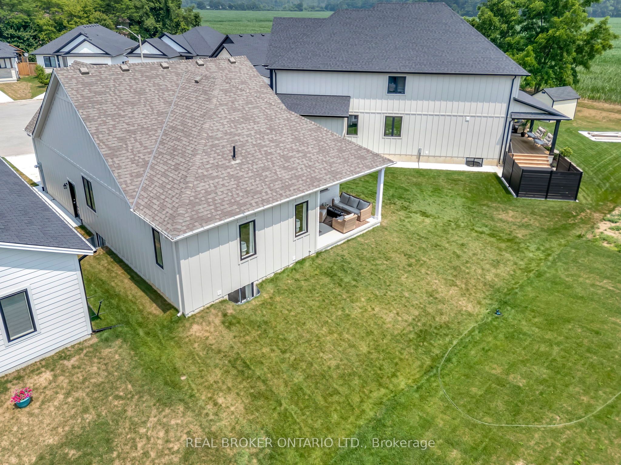 10 Macneil Court Property Photo 47