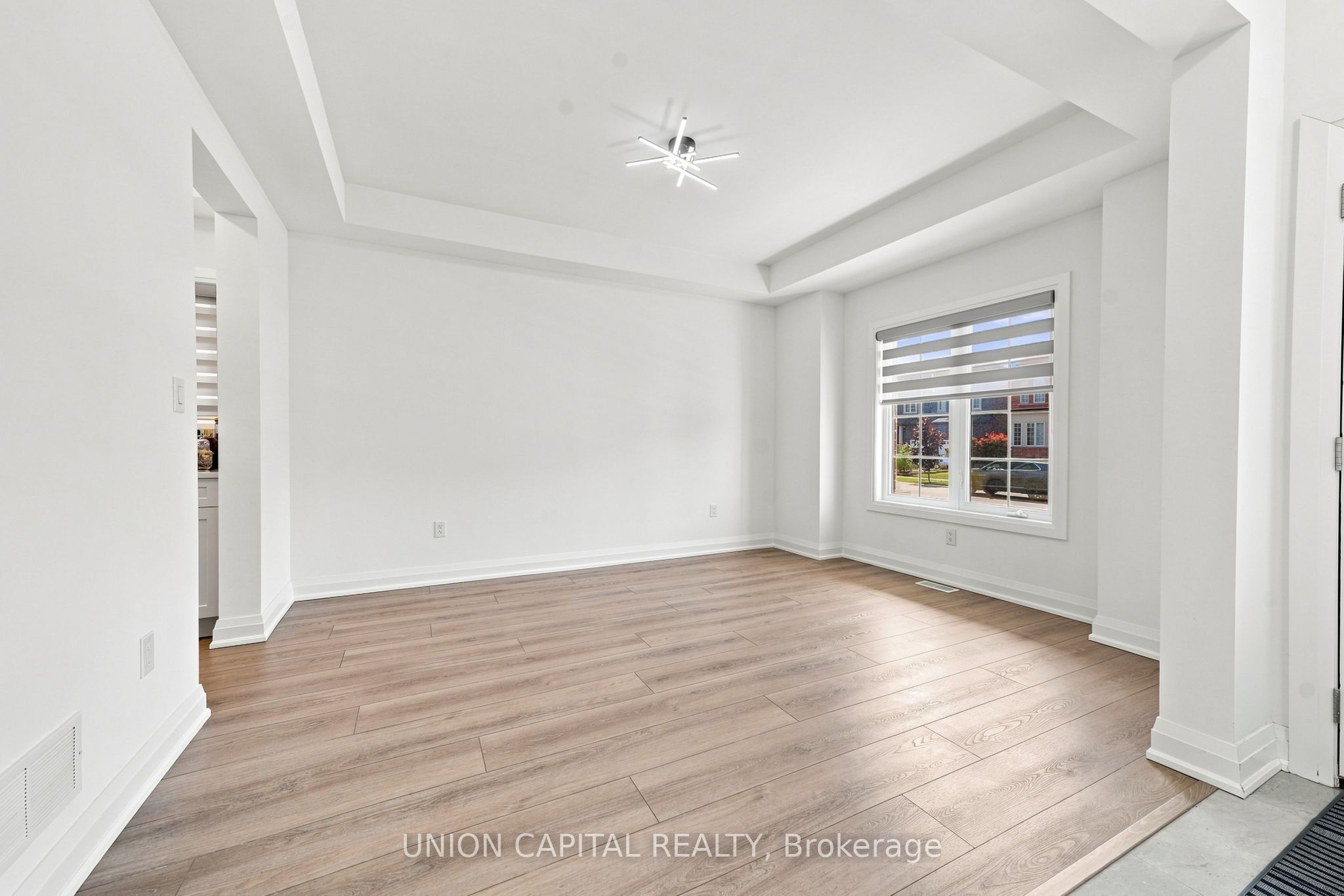 9352 Emerald Avenue Property Photo 9