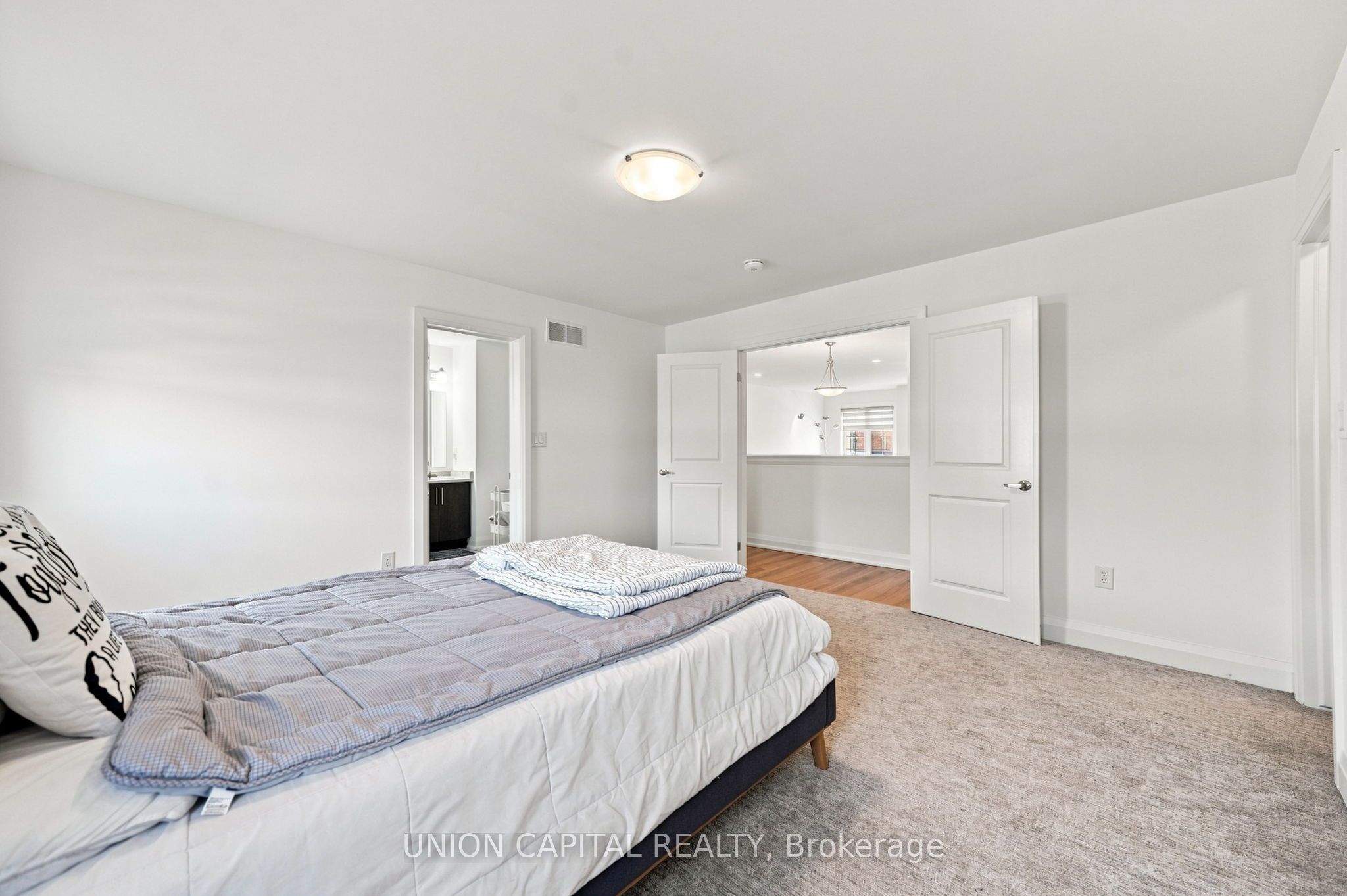9352 Emerald Avenue Property Photo 32