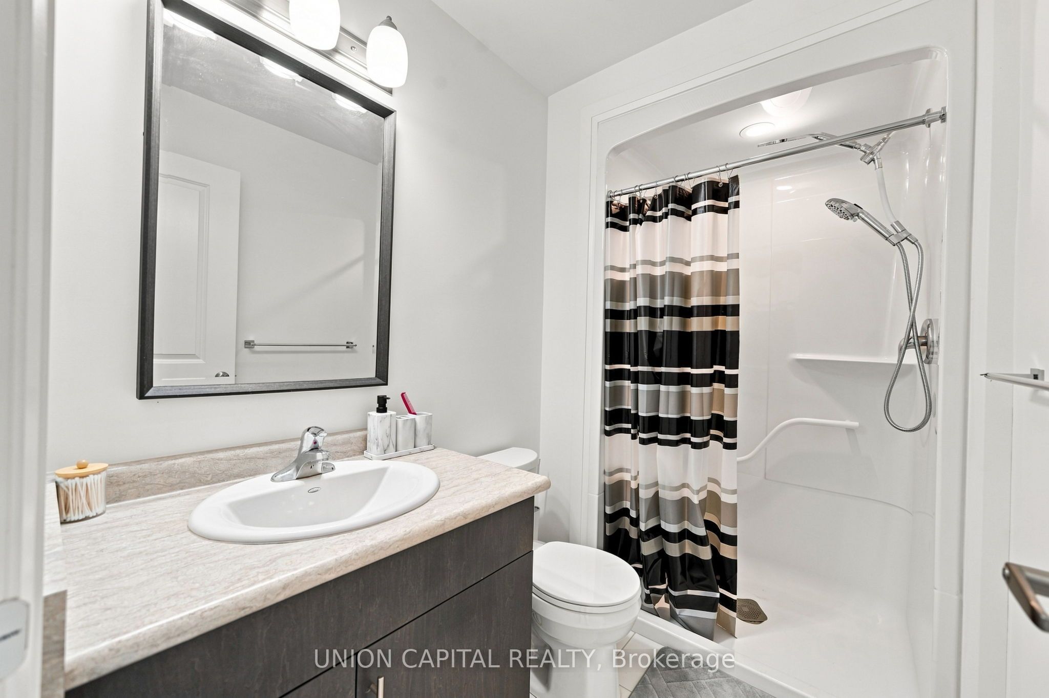 9352 Emerald Avenue Property Photo 39