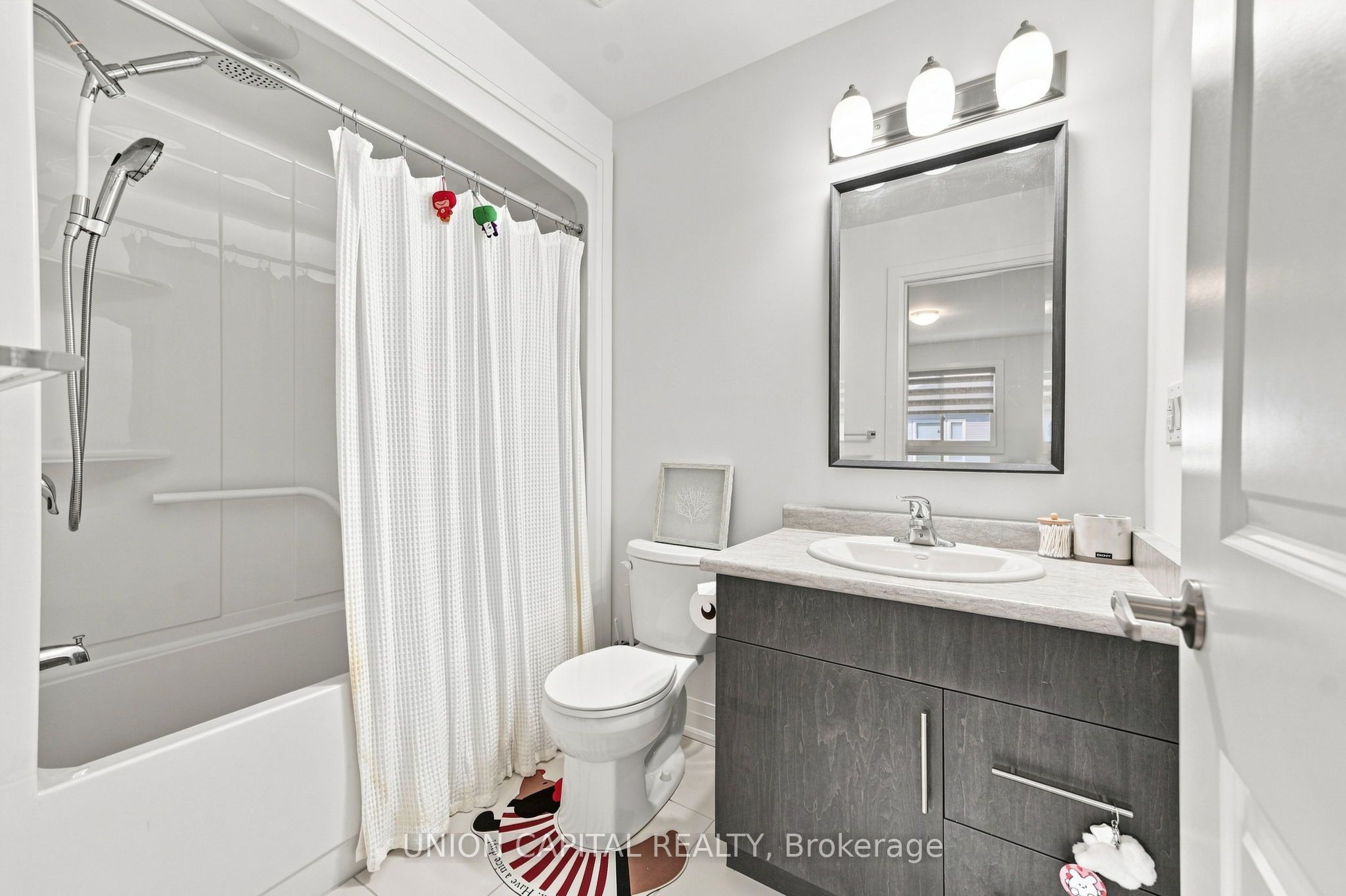 9352 Emerald Avenue Property Photo 42