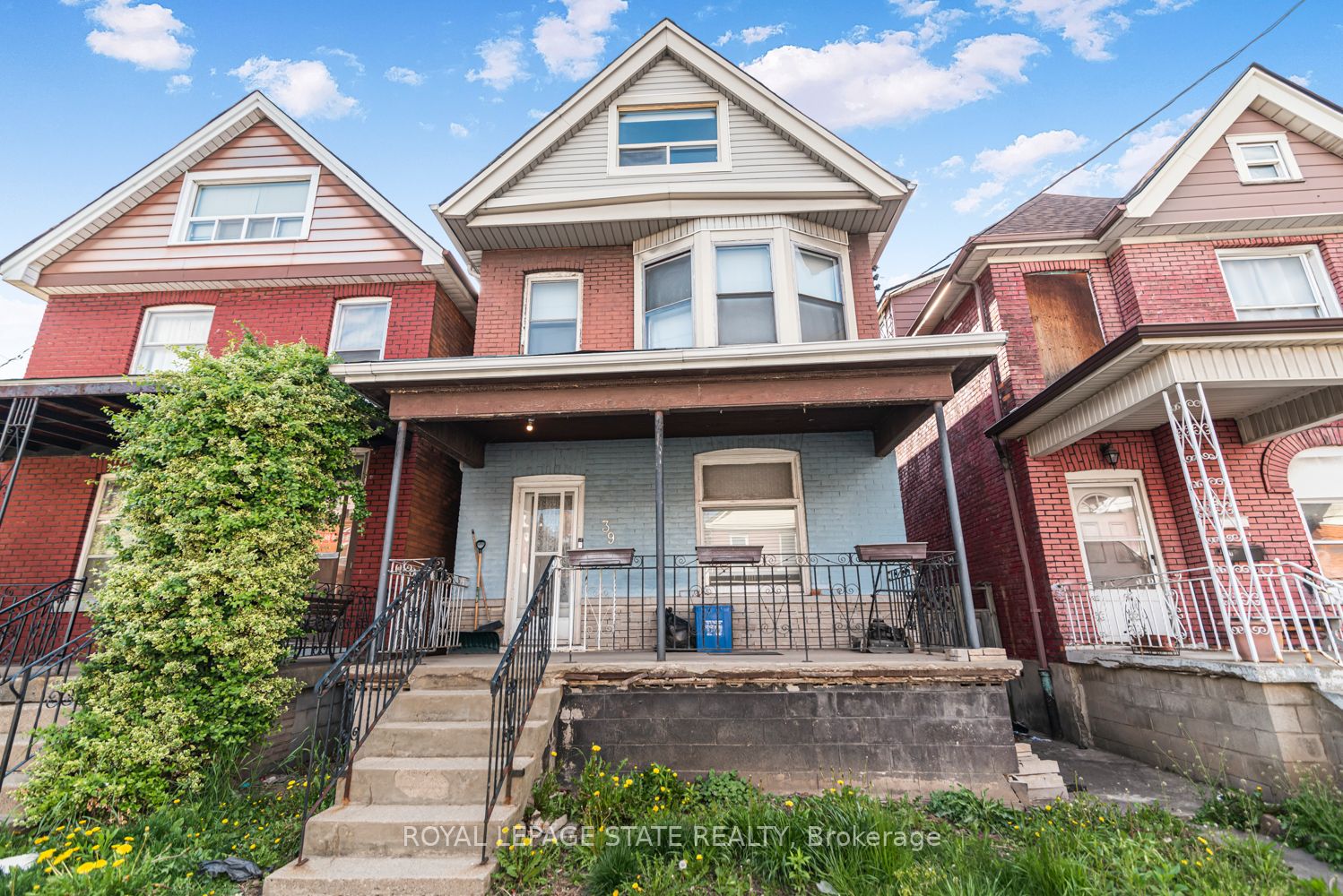 39 Arthur Avenue N Property Photo 2
