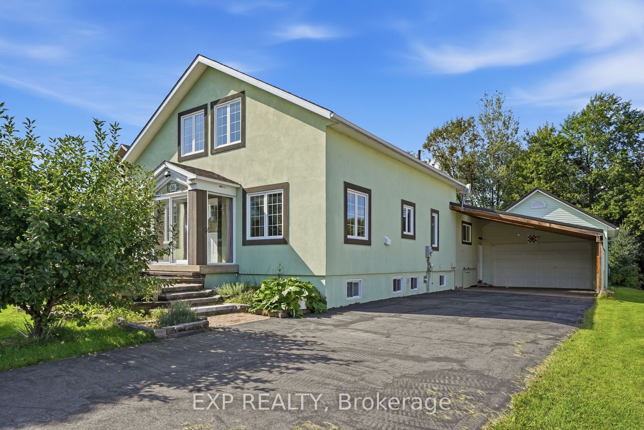 35 Brisson Street Property Photo 1