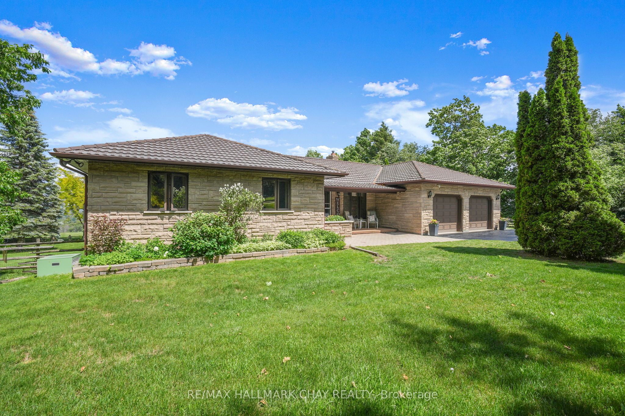 877065 Fifth Line Property Photo 6
