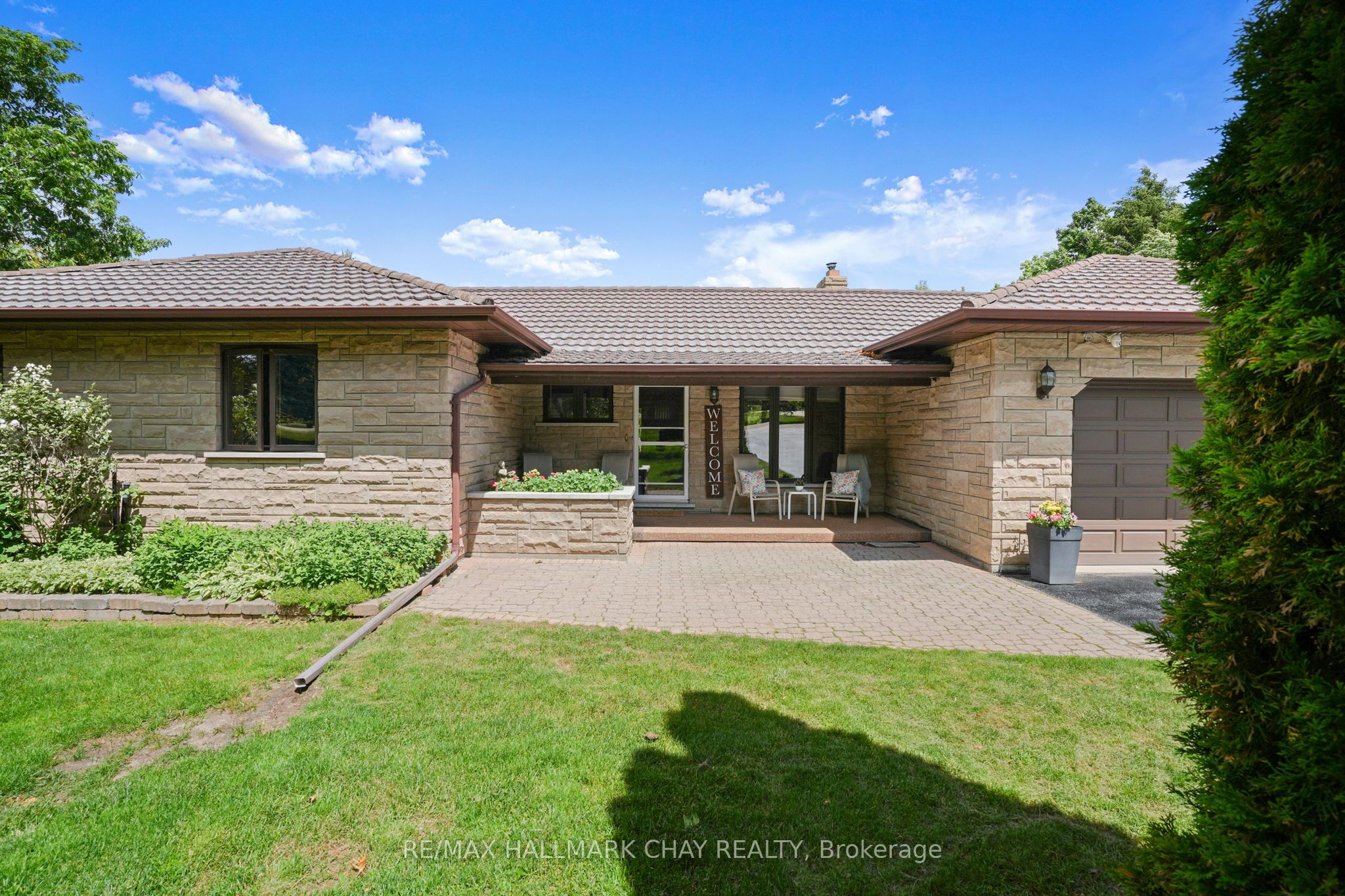 877065 Fifth Line Property Photo 7