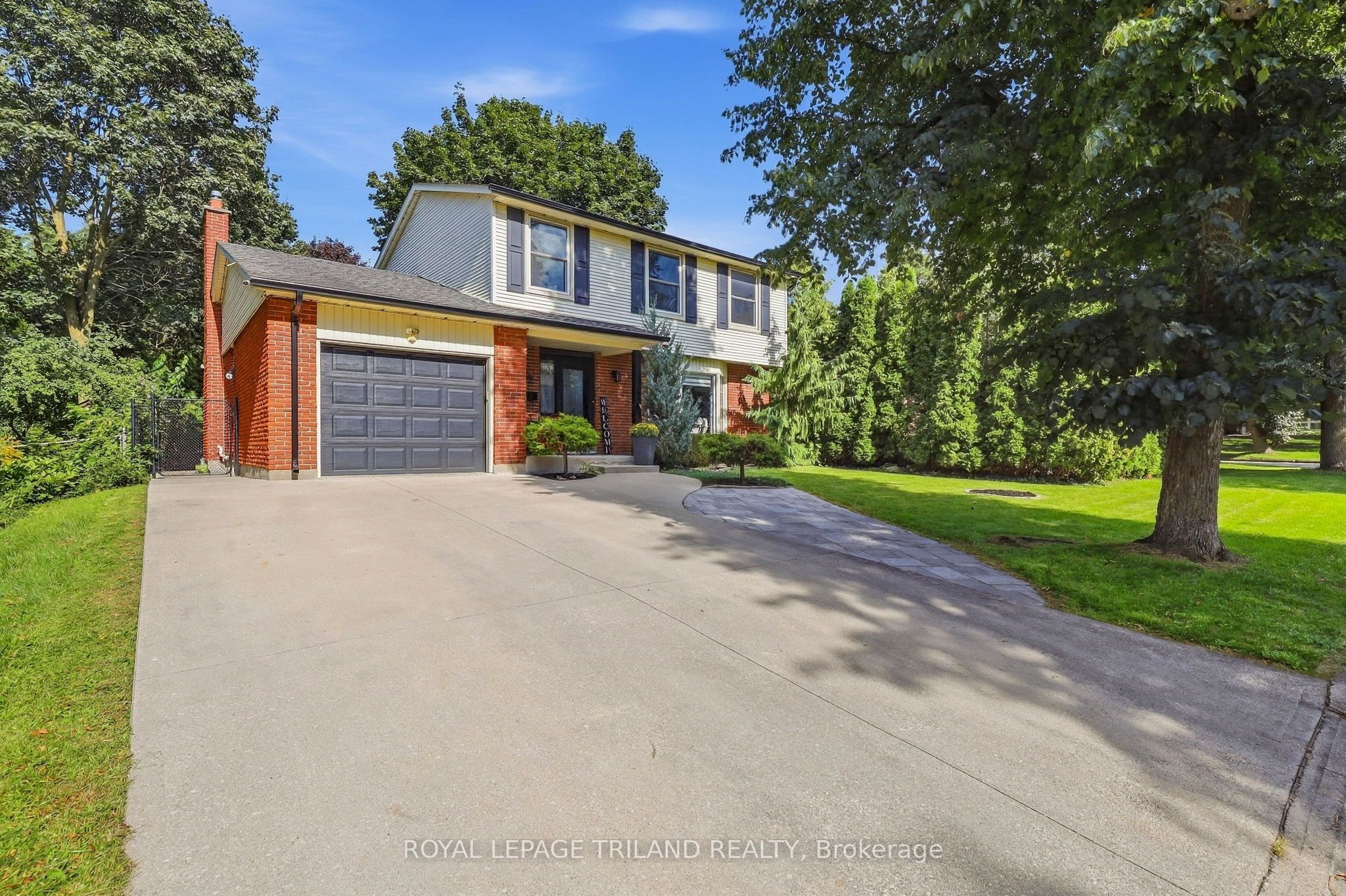 32 Hunter Woods Crescent Property Photo 2
