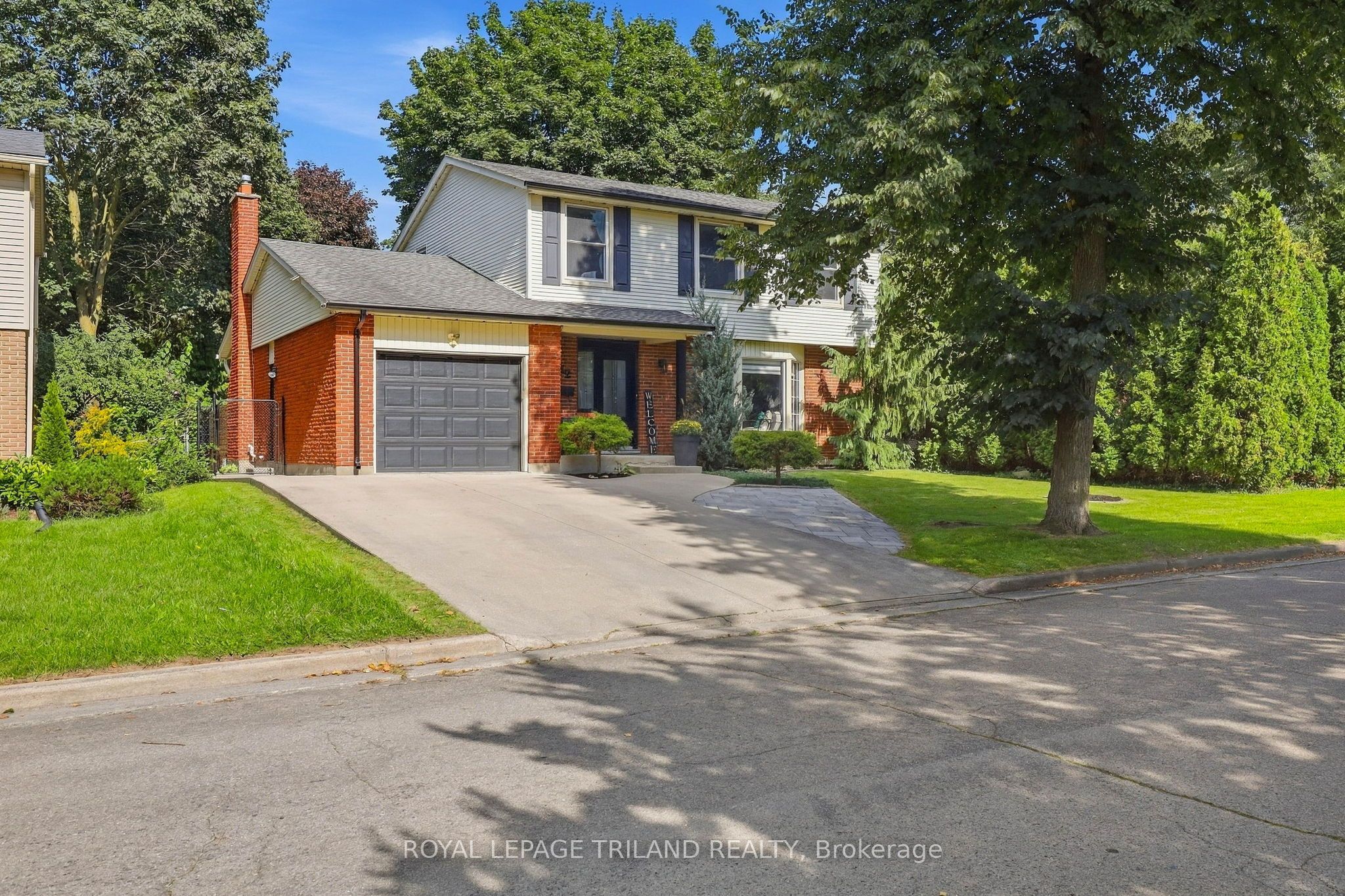 32 Hunter Woods Crescent Property Photo 3