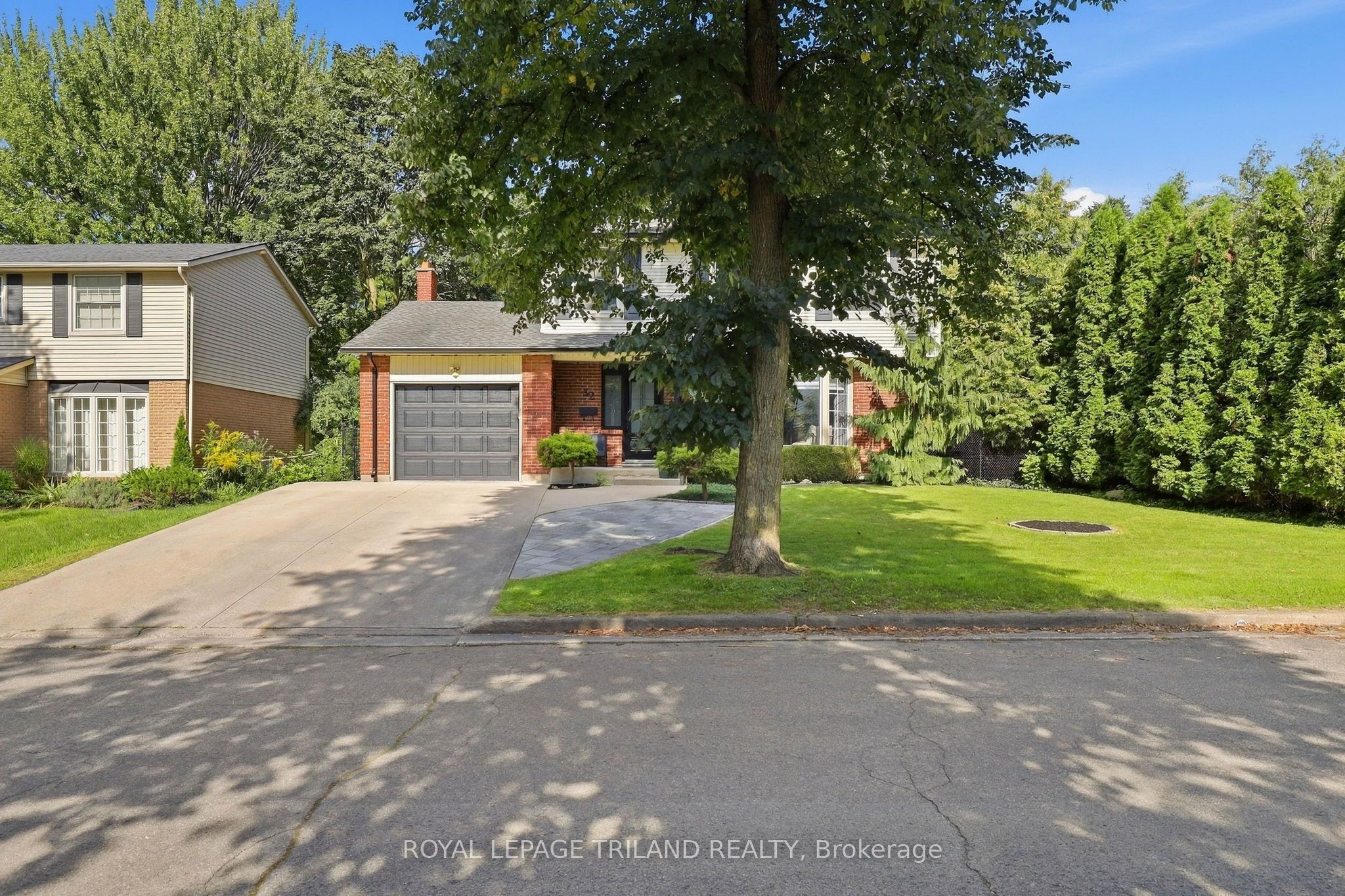 32 Hunter Woods Crescent Property Photo 4
