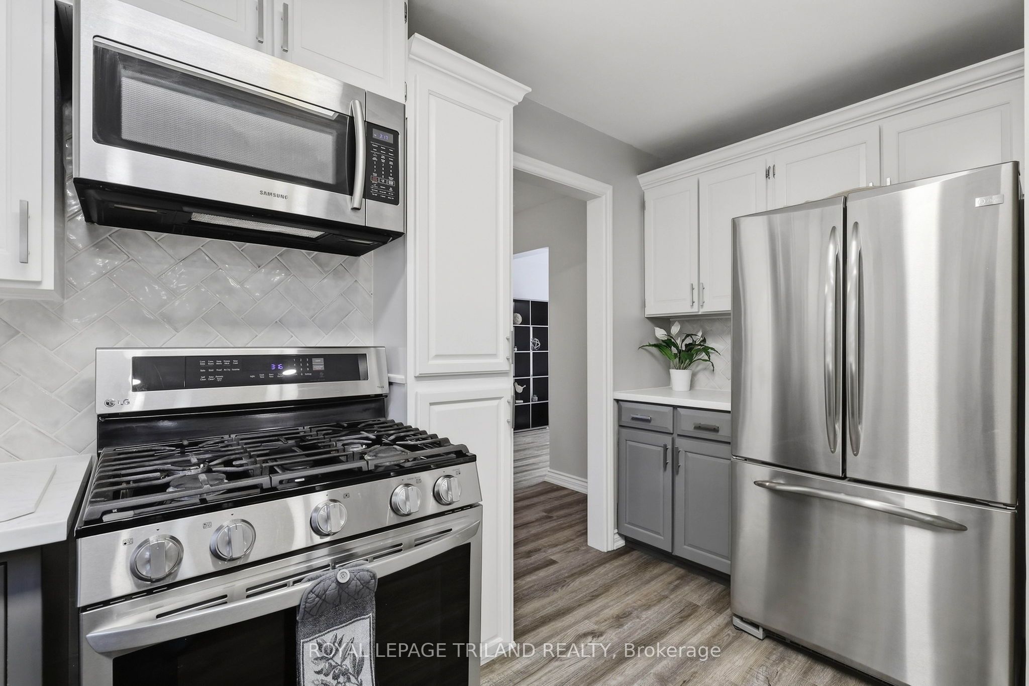 32 Hunter Woods Crescent Property Photo 13