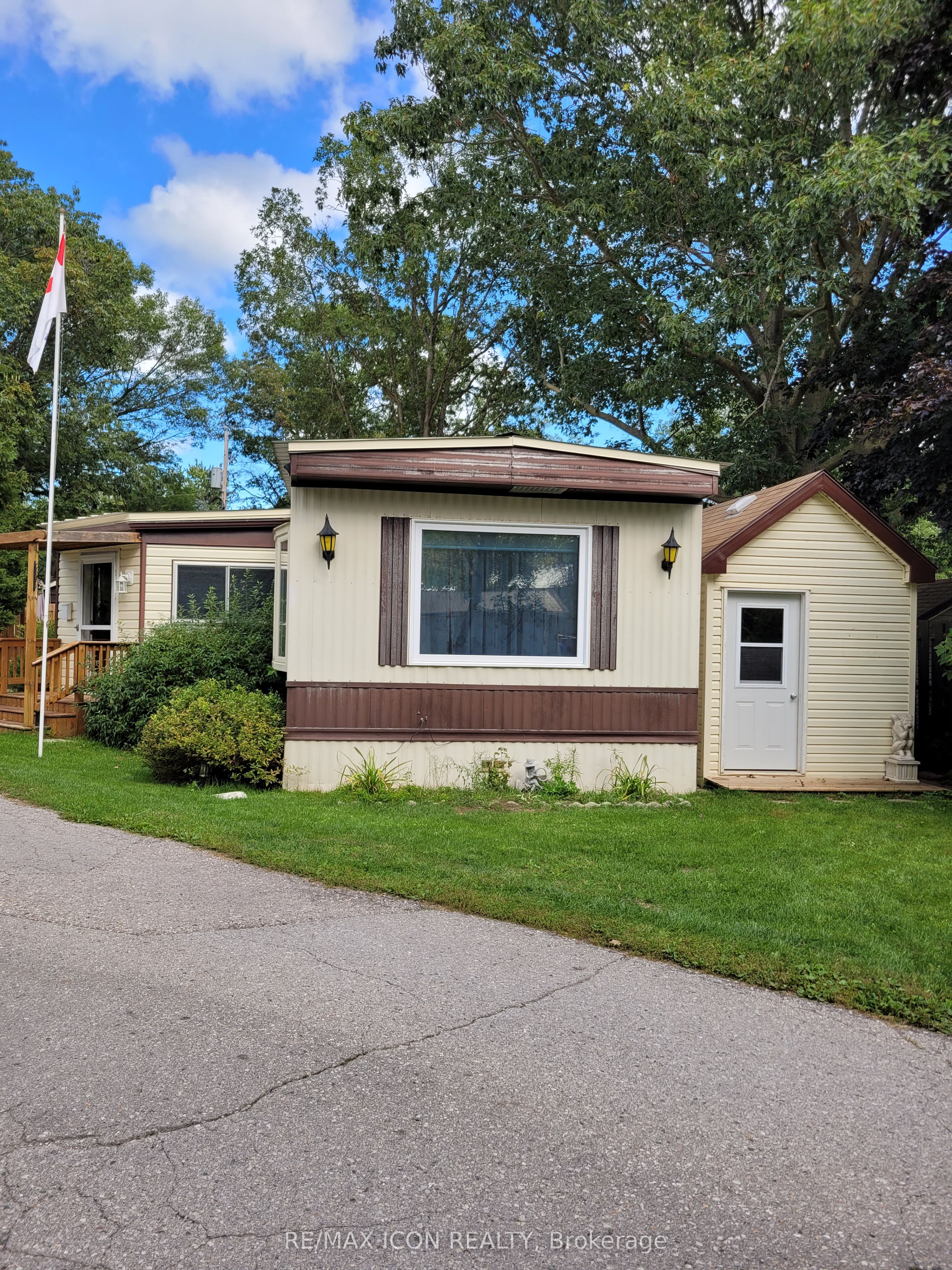 9839 Lakeshore Road 5 Property Photo 1