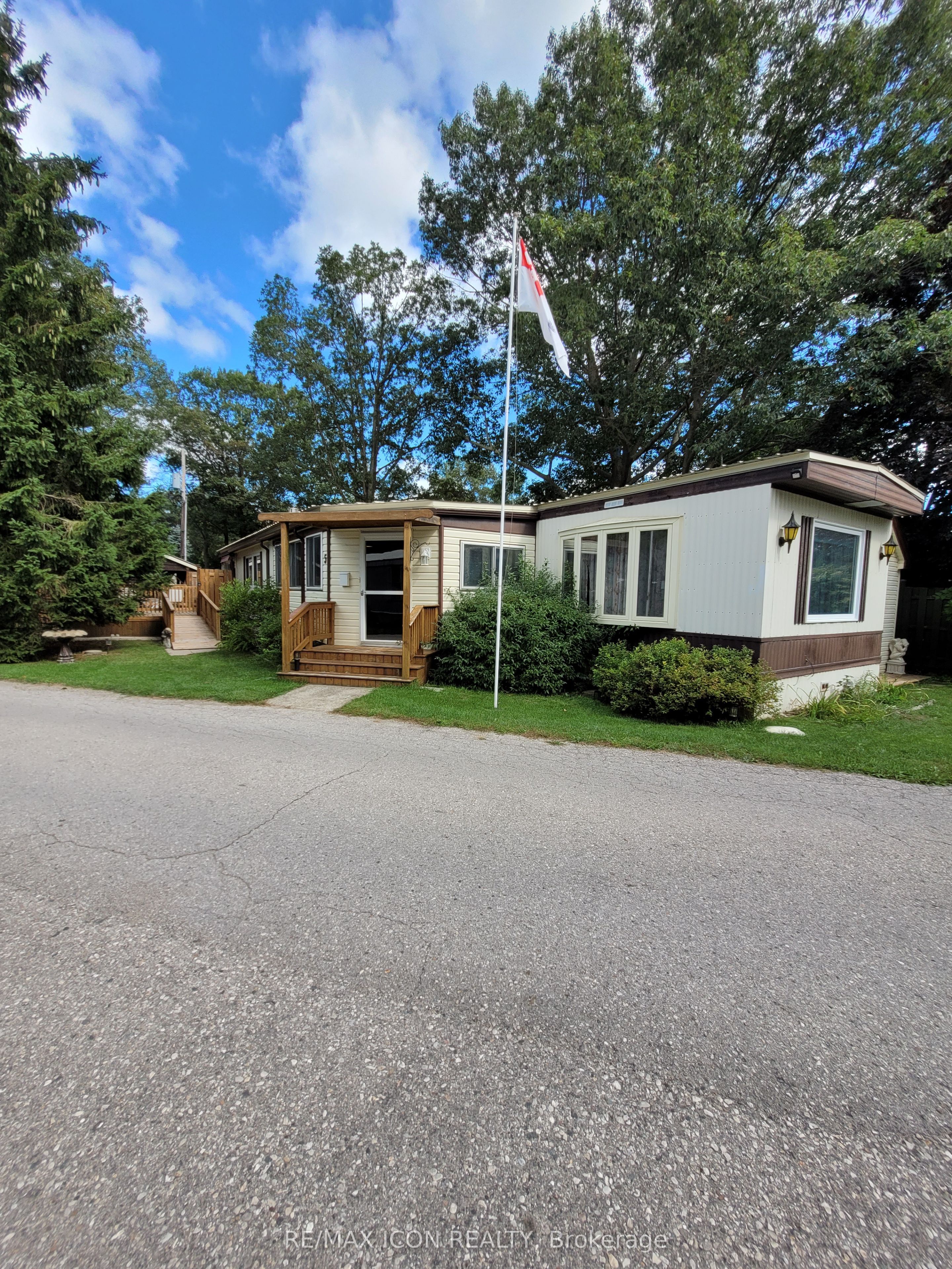 9839 Lakeshore Road 5 Property Photo 2