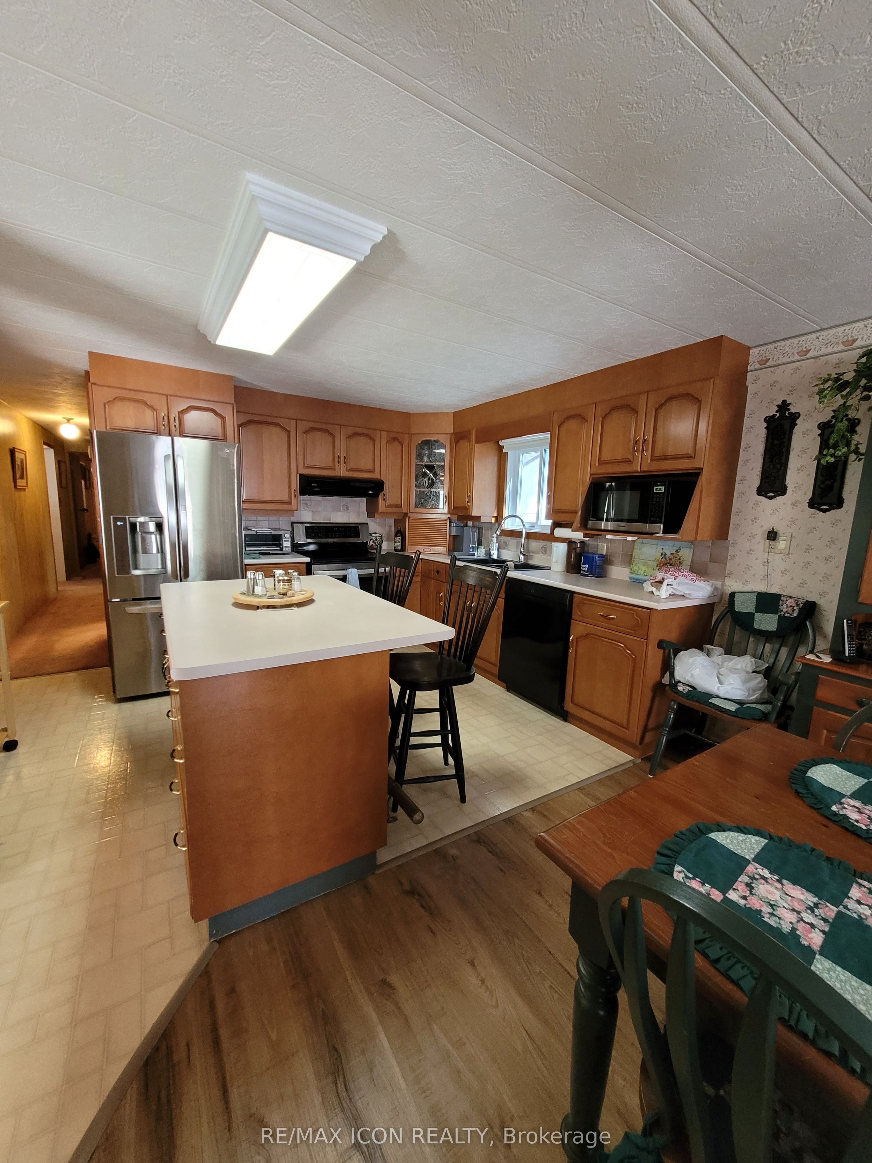 9839 Lakeshore Road 5 Property Photo 3