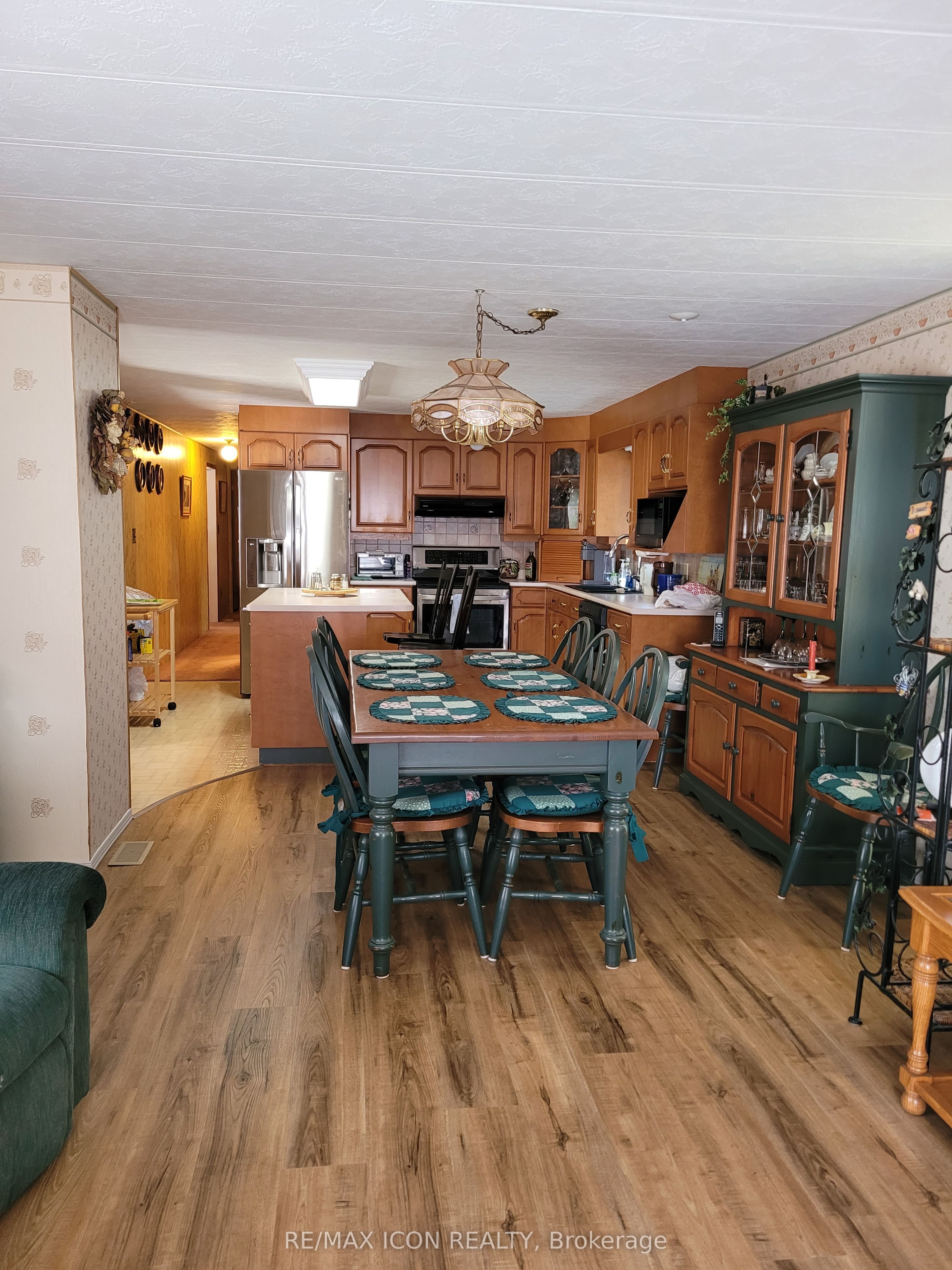 9839 Lakeshore Road 5 Property Photo 4