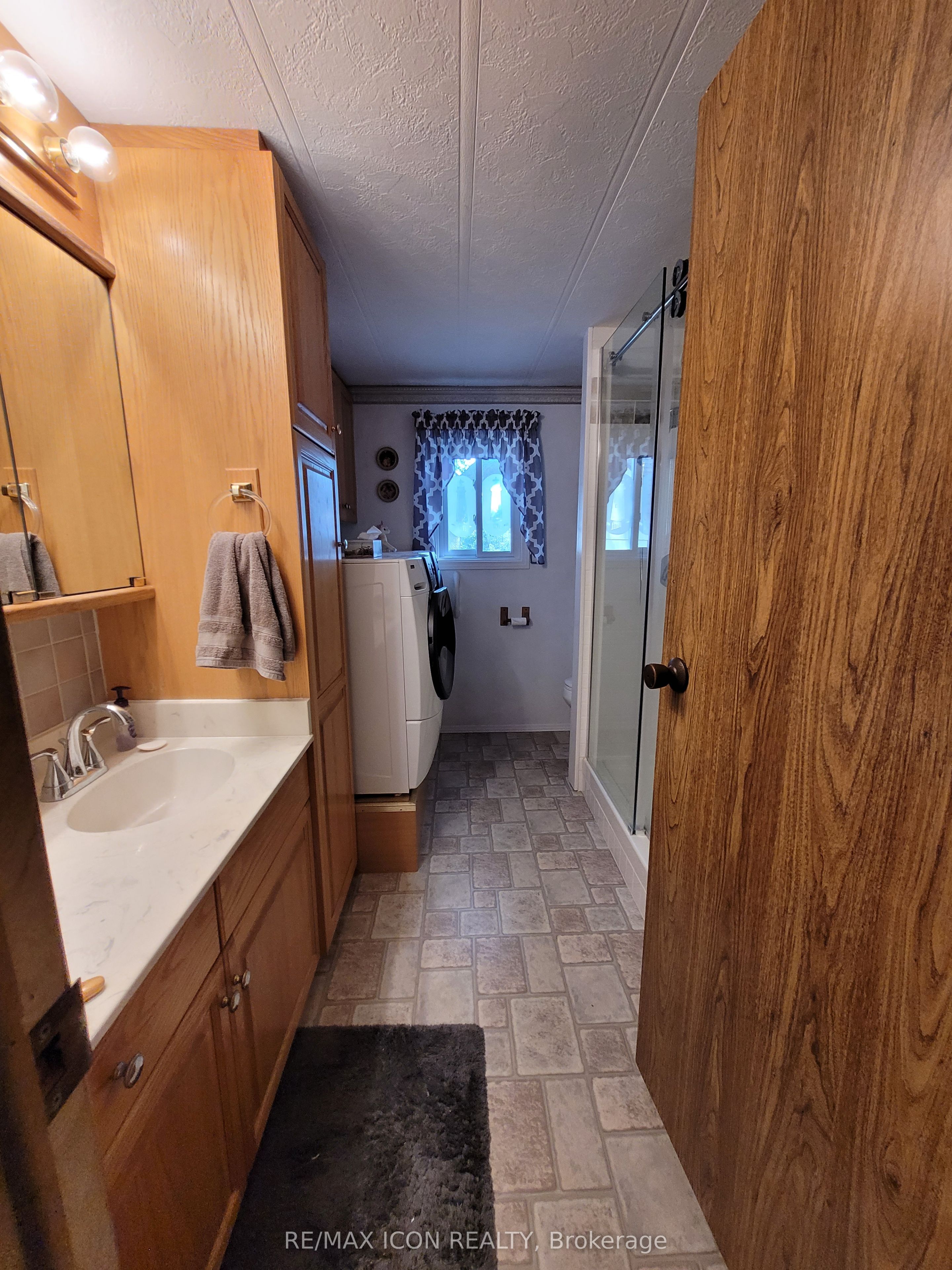 9839 Lakeshore Road 5 Property Photo 7