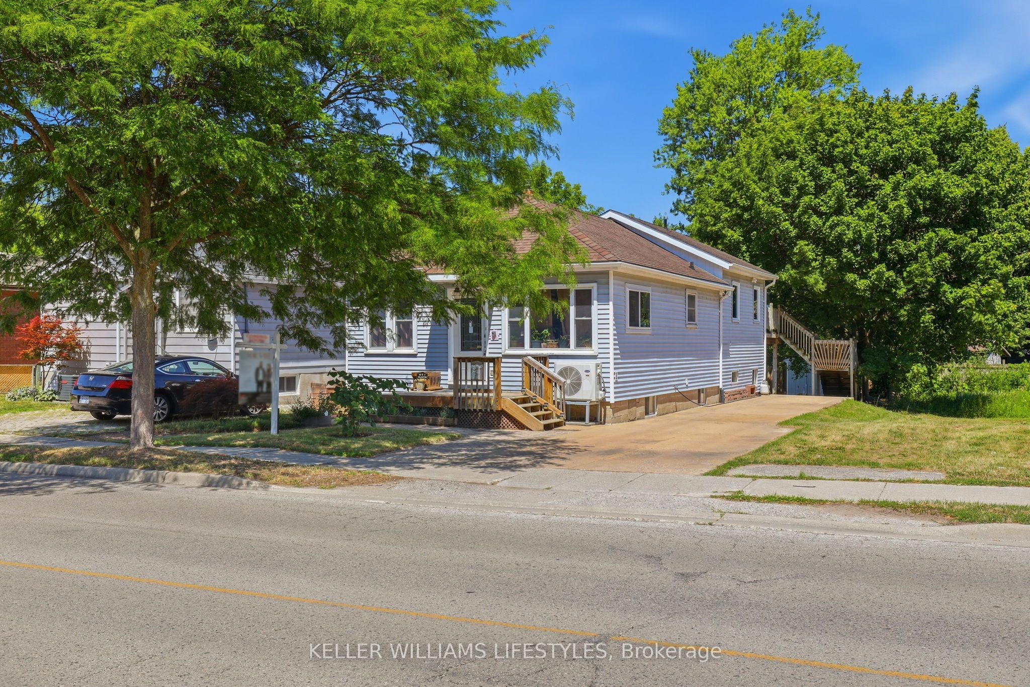118 Emery Street W Property Photo 1