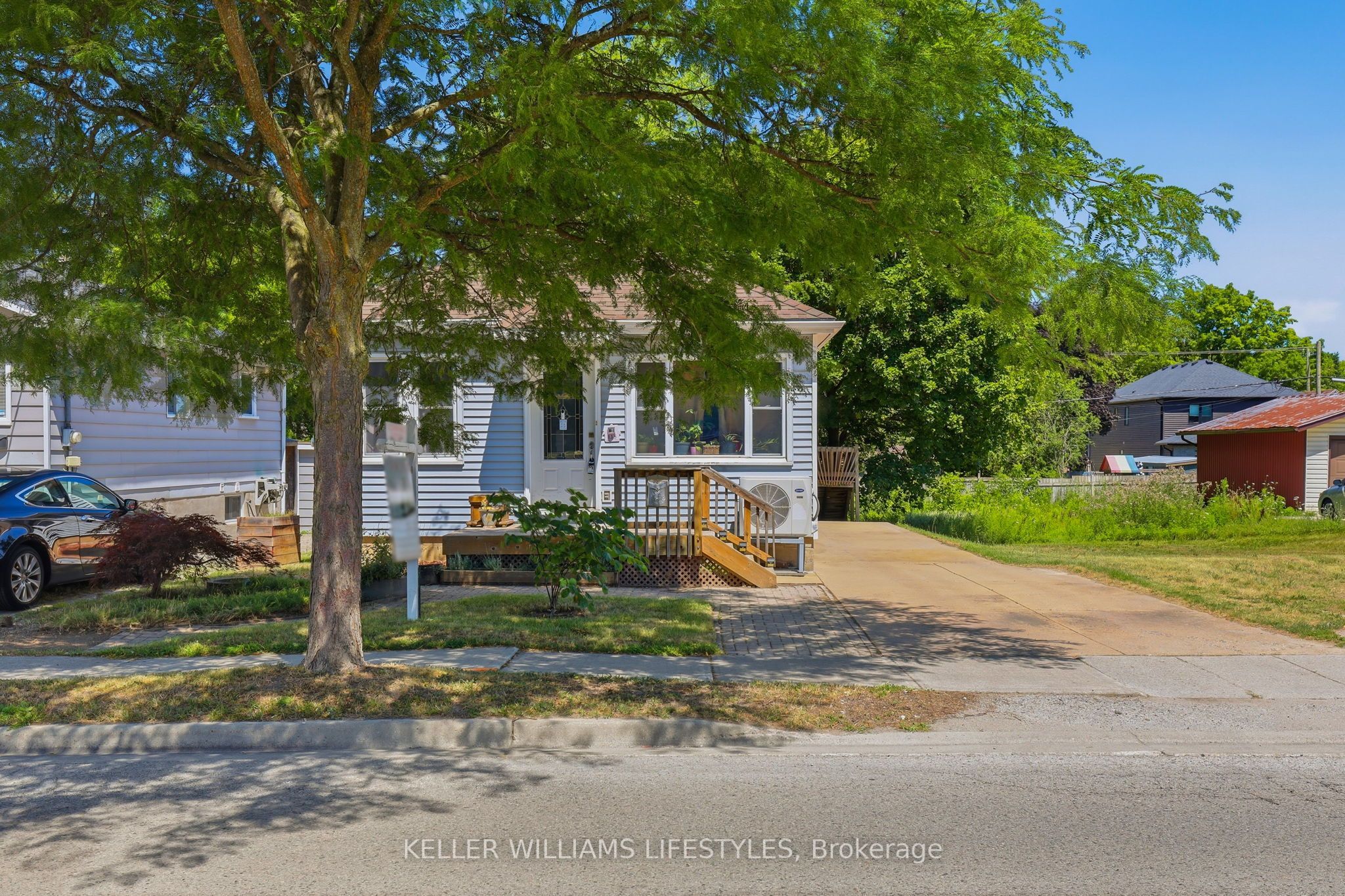 118 Emery Street W Property Photo 2