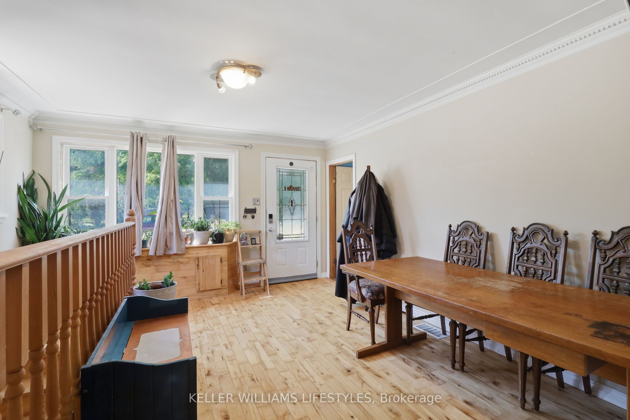 118 Emery Street W Property Photo 3