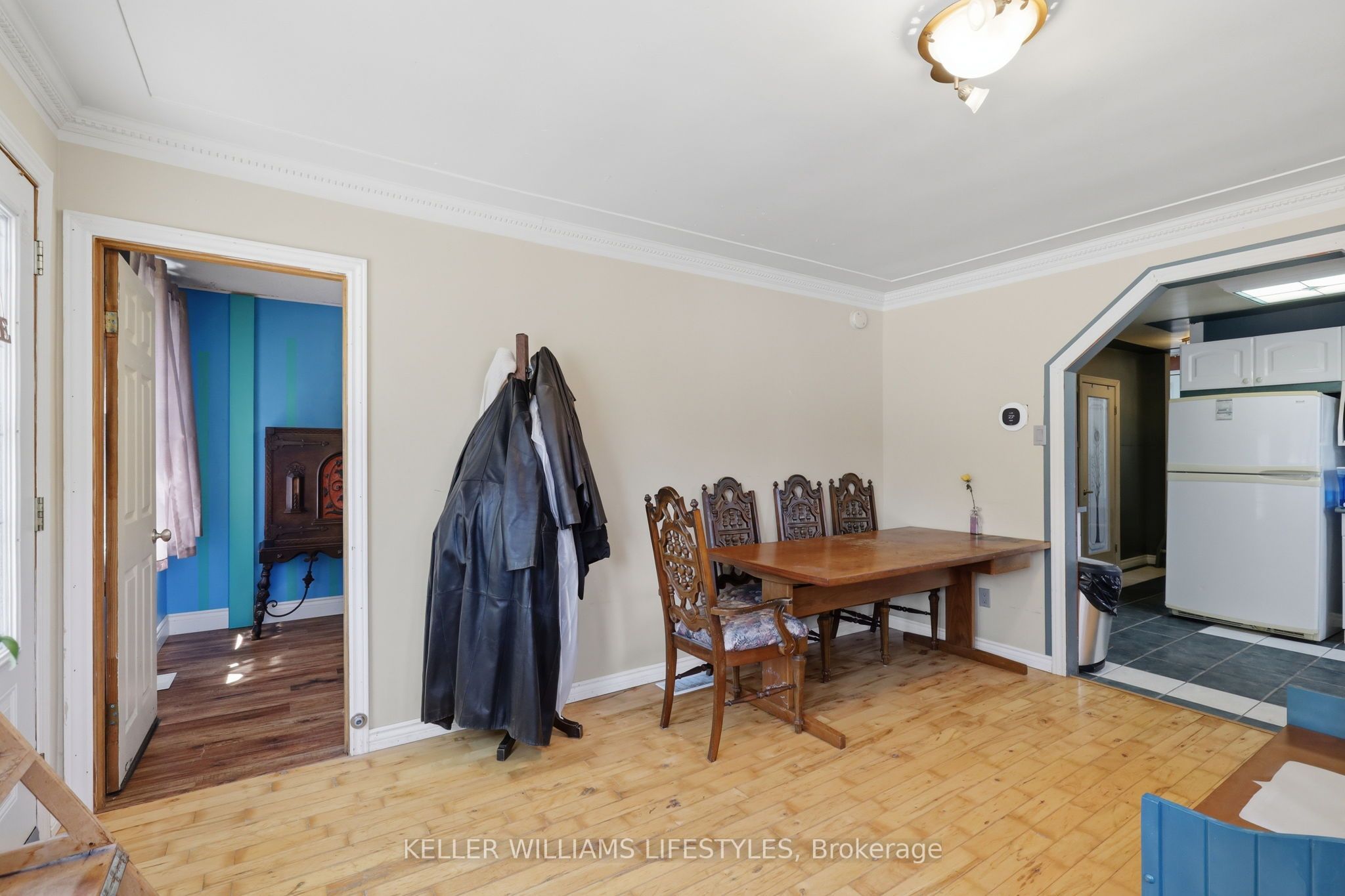 118 Emery Street W Property Photo 4