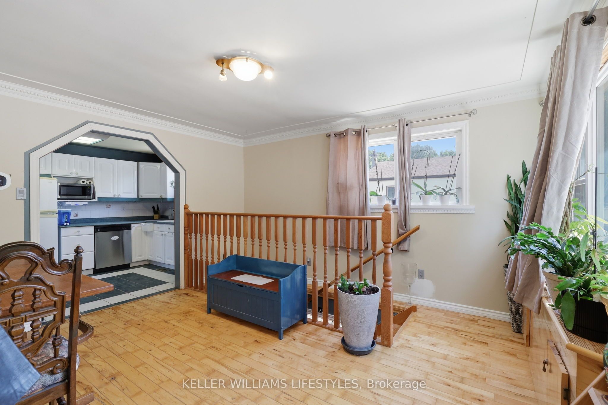 118 Emery Street W Property Photo 5