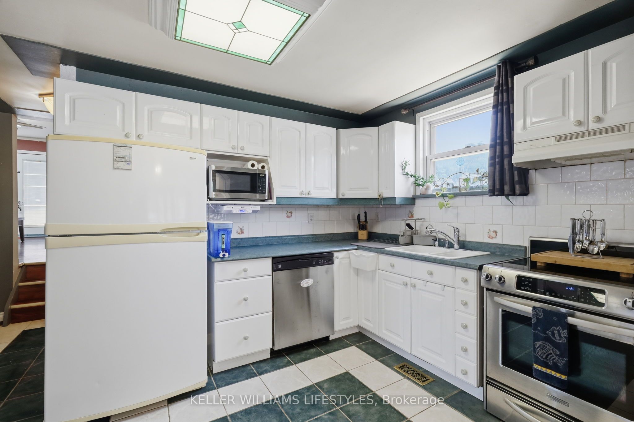 118 Emery Street W Property Photo 6