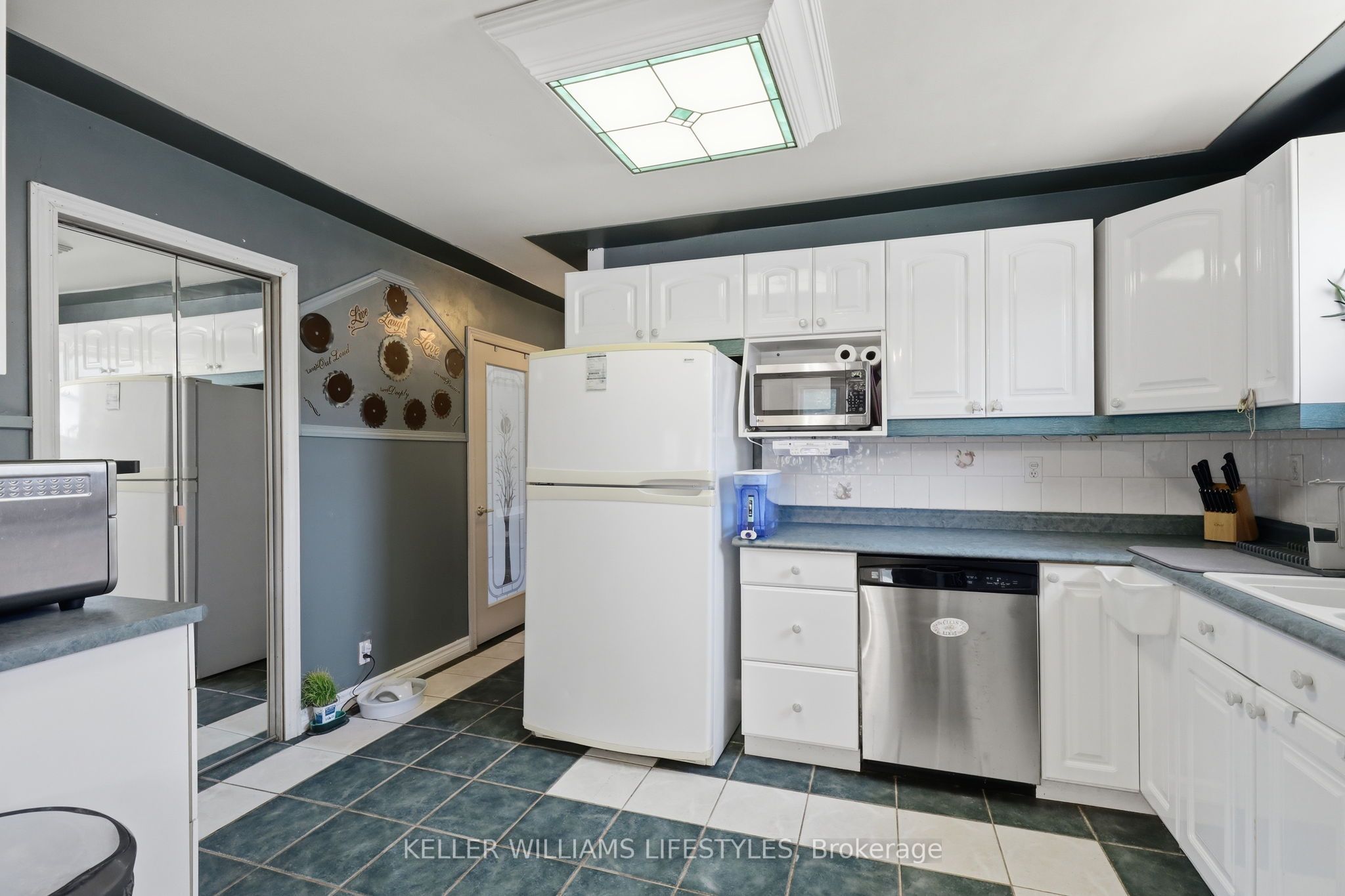 118 Emery Street W Property Photo 7