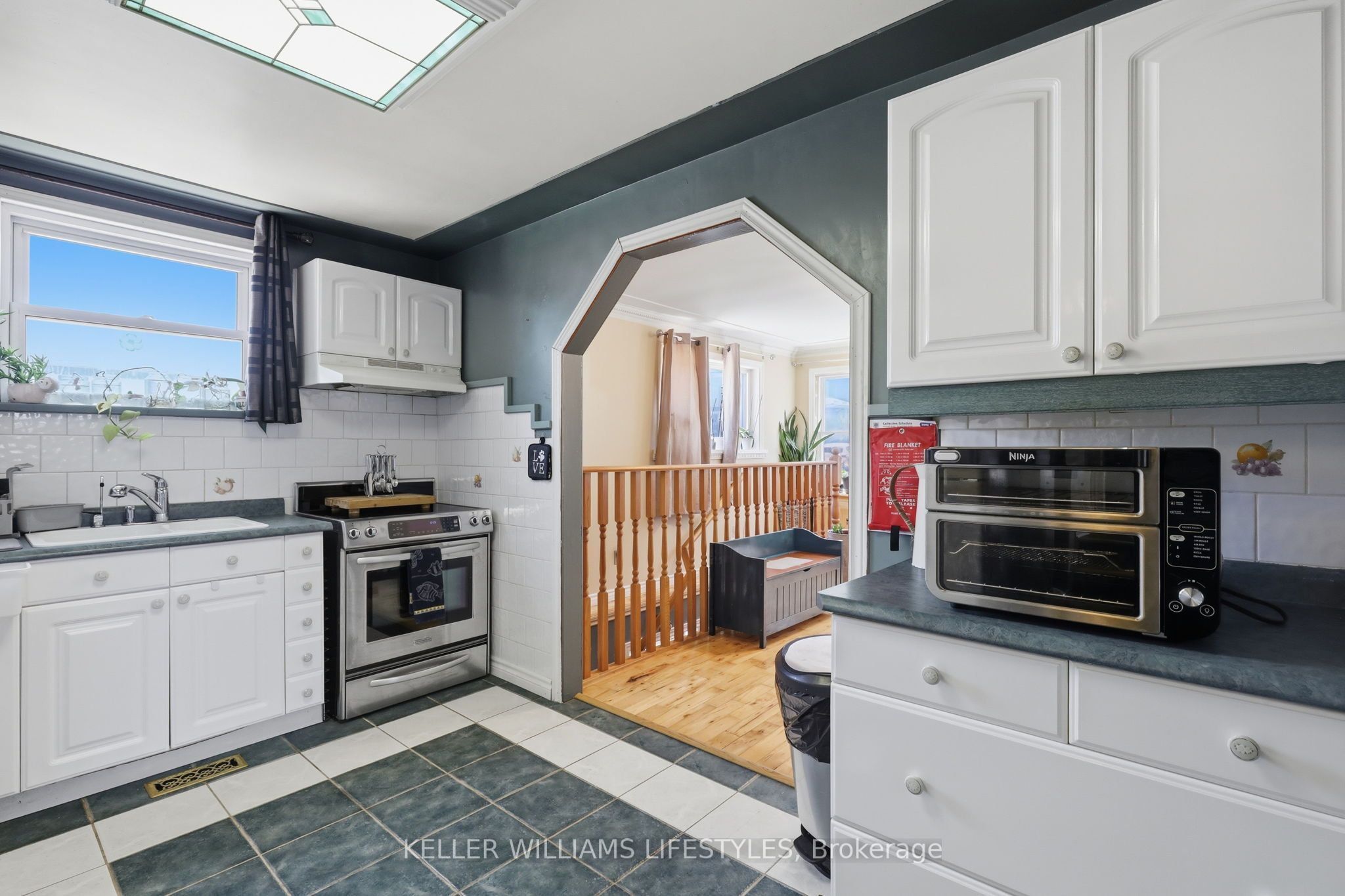 118 Emery Street W Property Photo 8