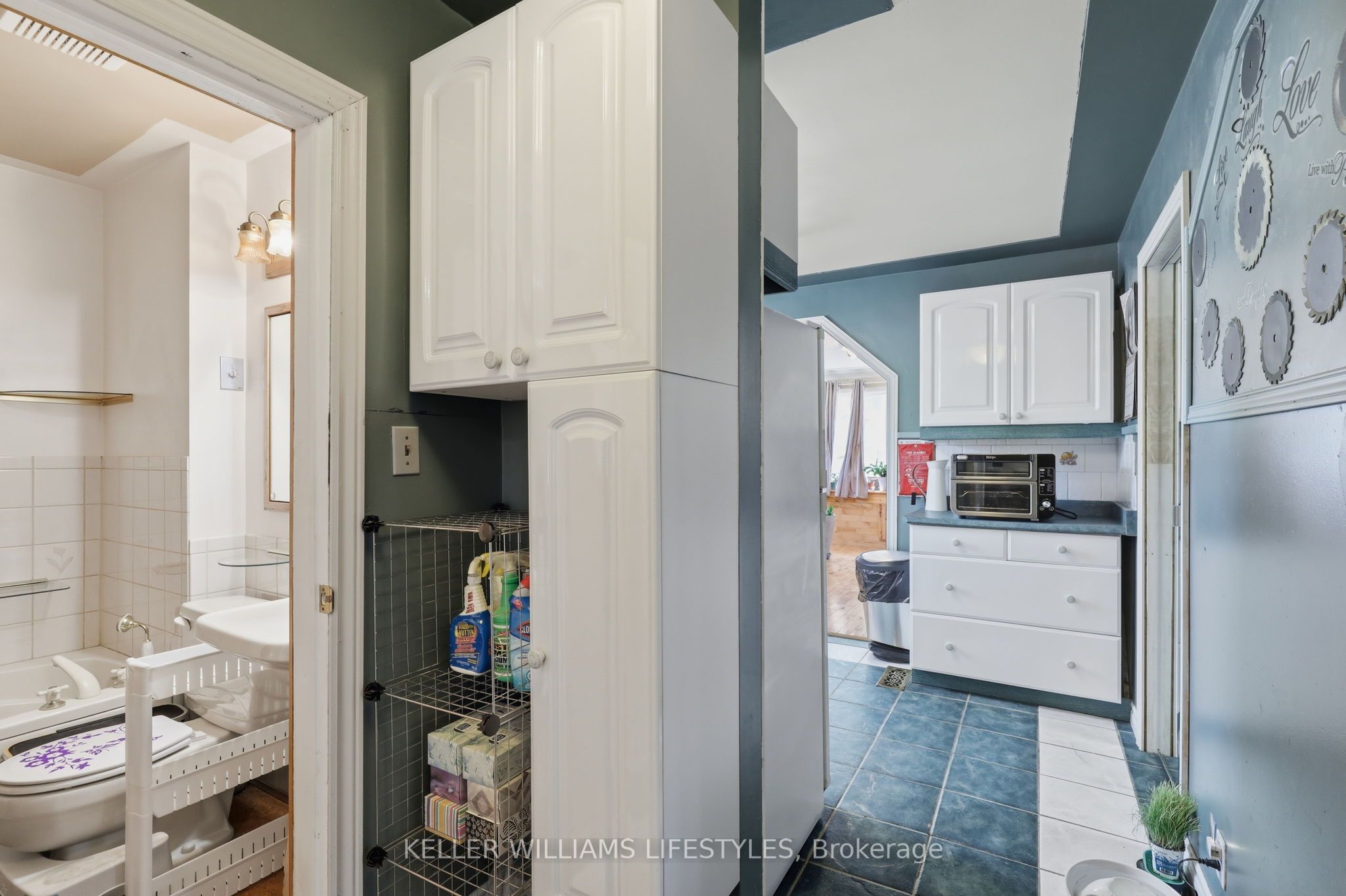 118 Emery Street W Property Photo 9
