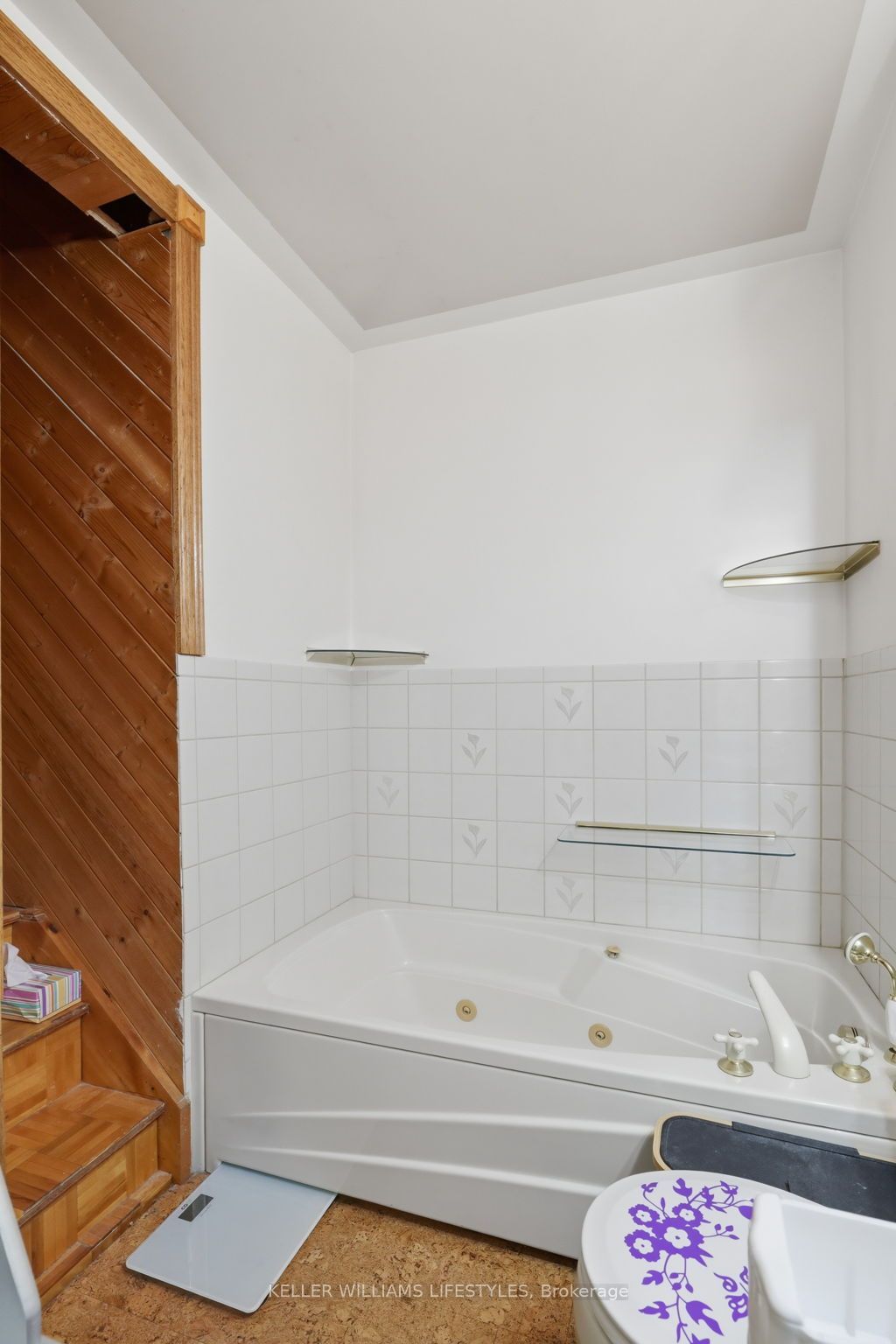 118 Emery Street W Property Photo 10