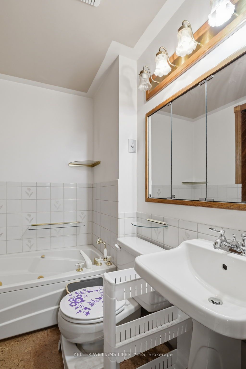 118 Emery Street W Property Photo 11