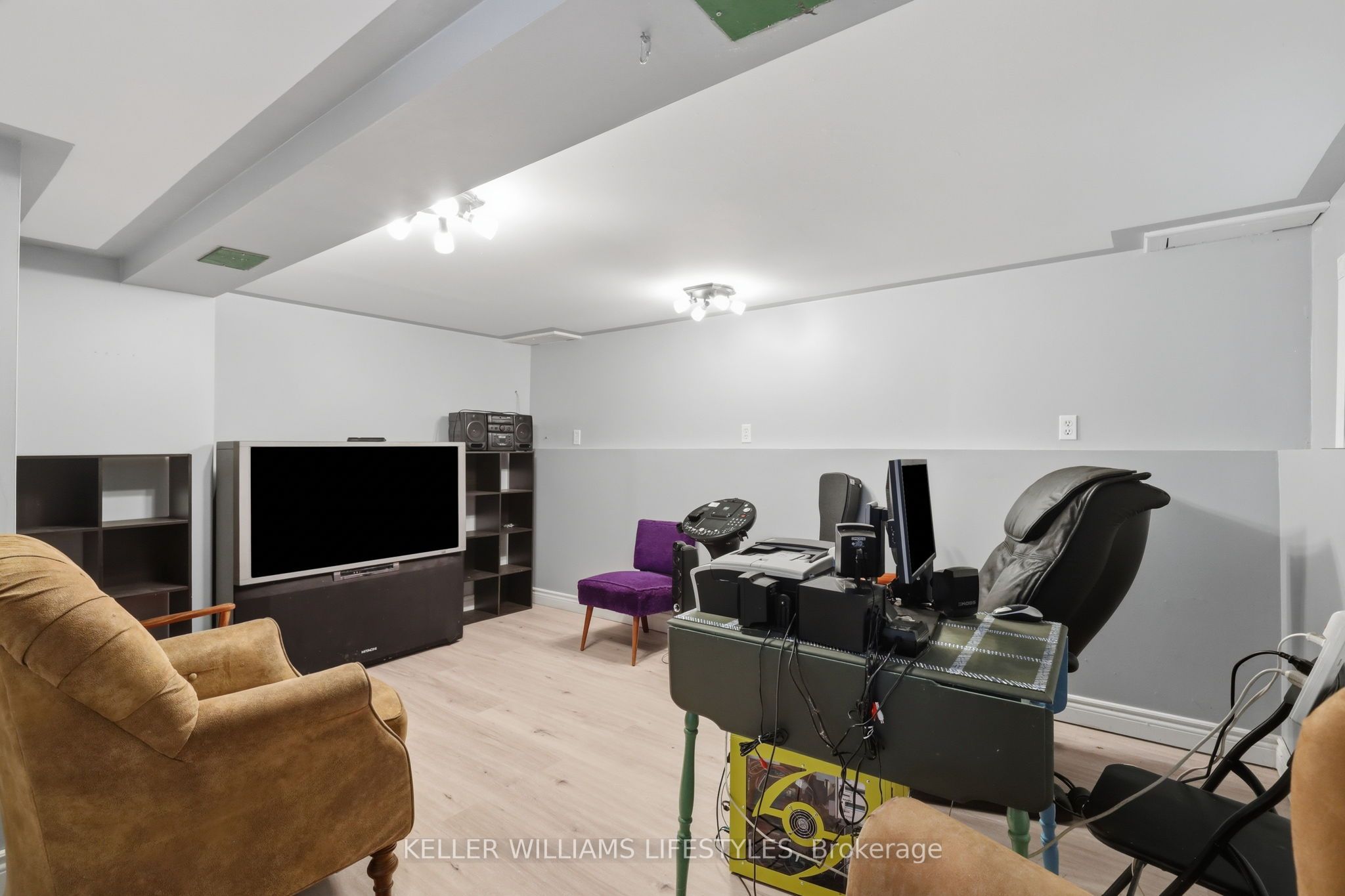 118 Emery Street W Property Photo 23