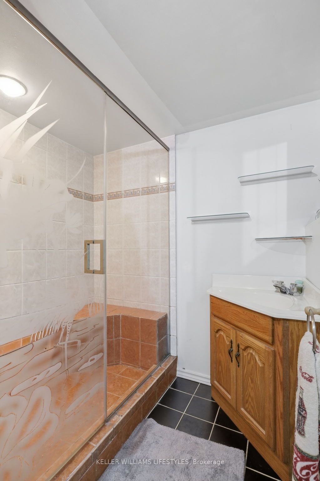 118 Emery Street W Property Photo 24