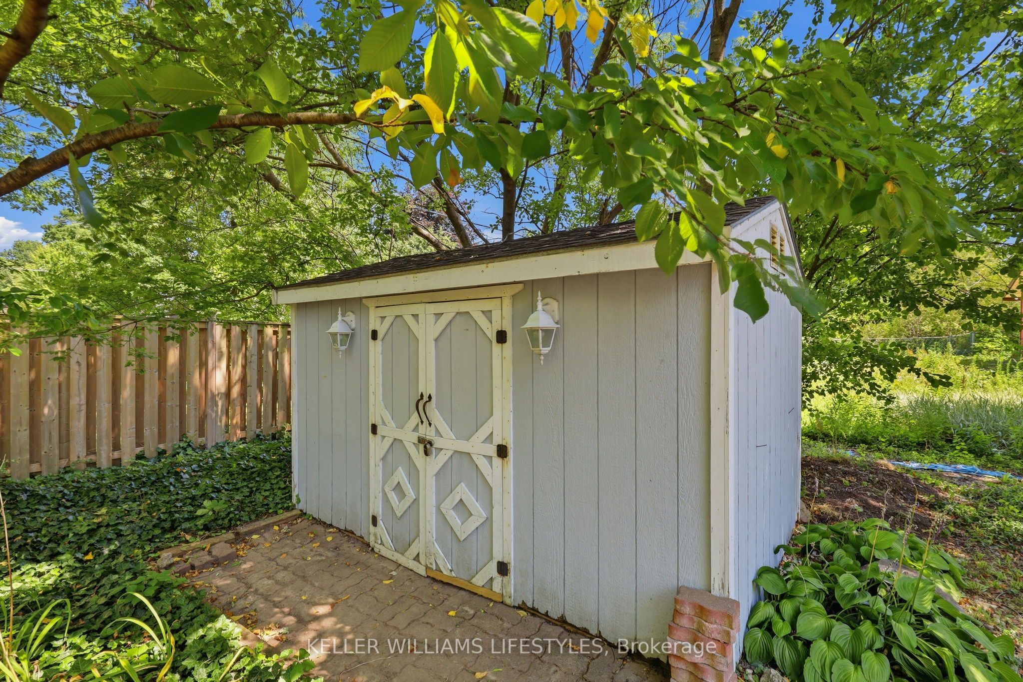 118 Emery Street W Property Photo 27