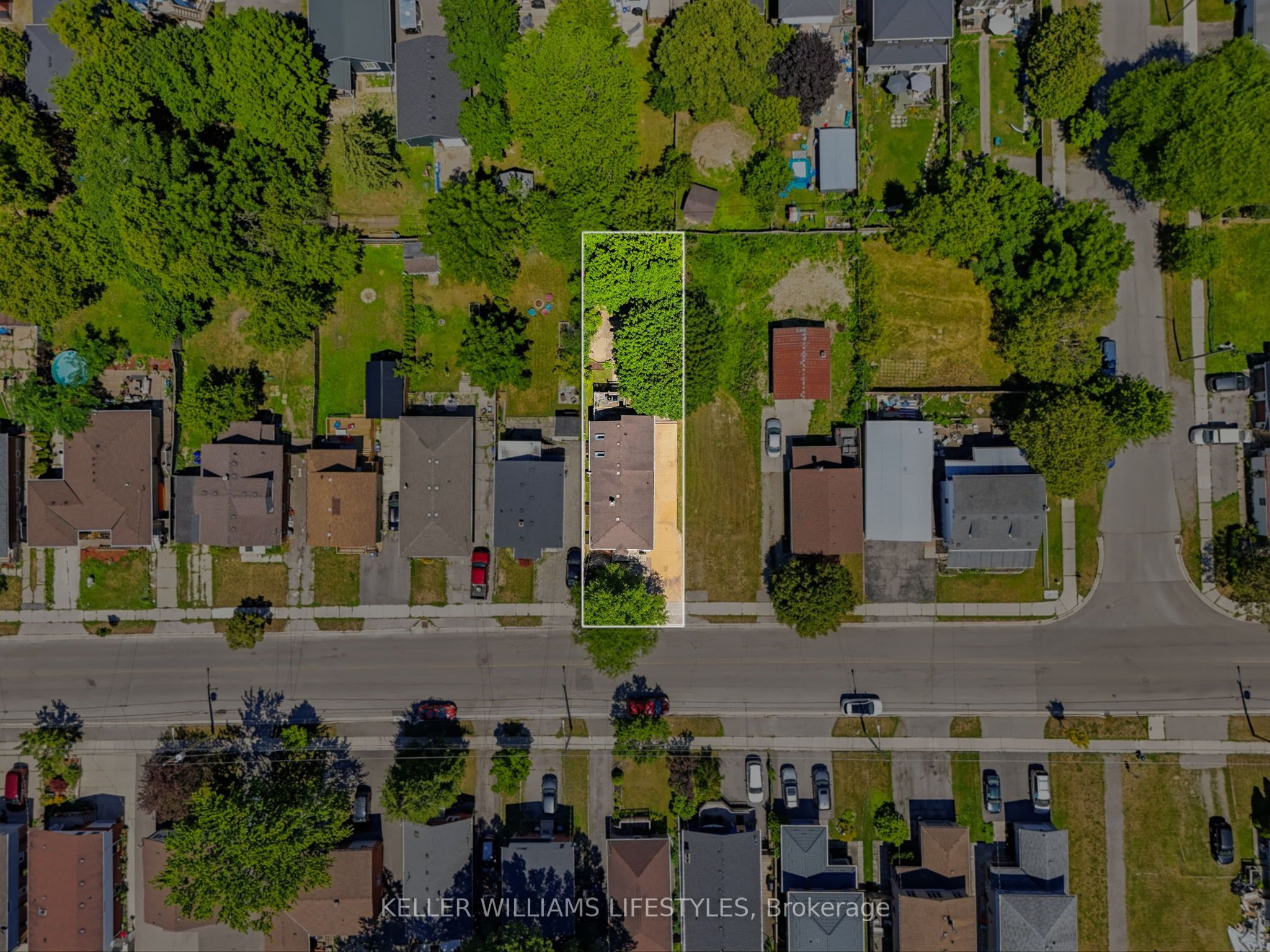 118 Emery Street W Property Photo 31
