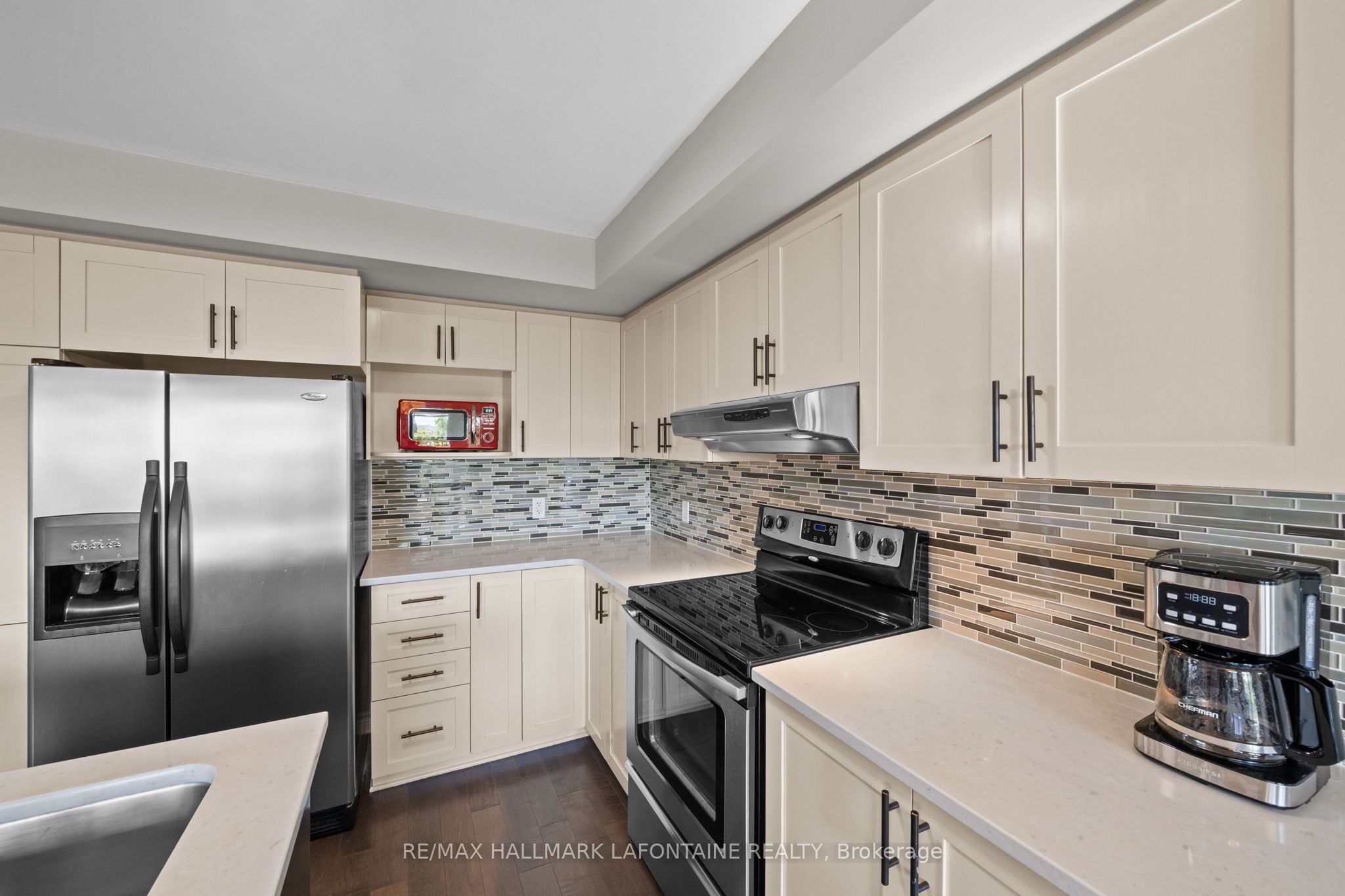 585 Stonefield Private 7 Property Photo 7