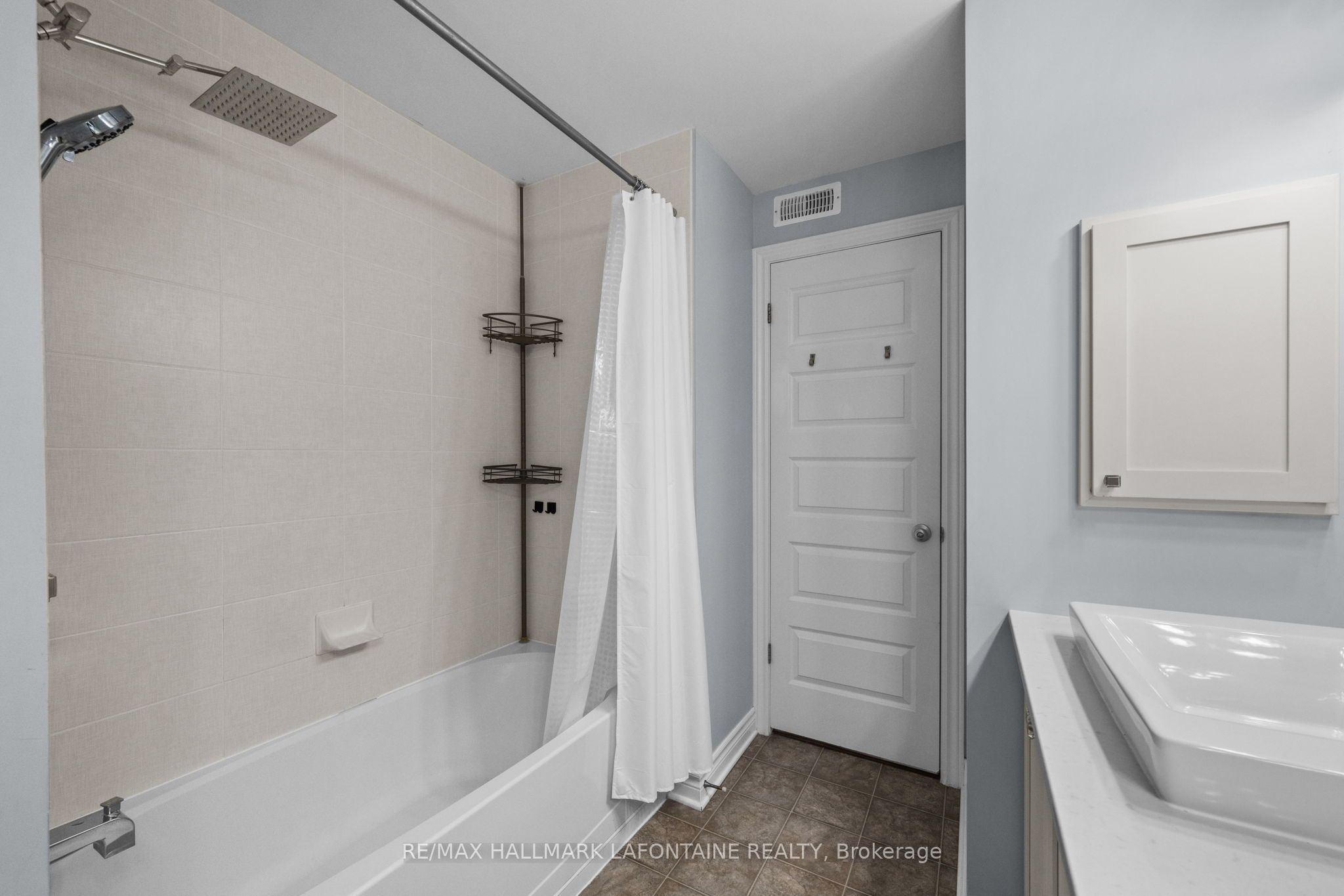 585 Stonefield Private 7 Property Photo 21