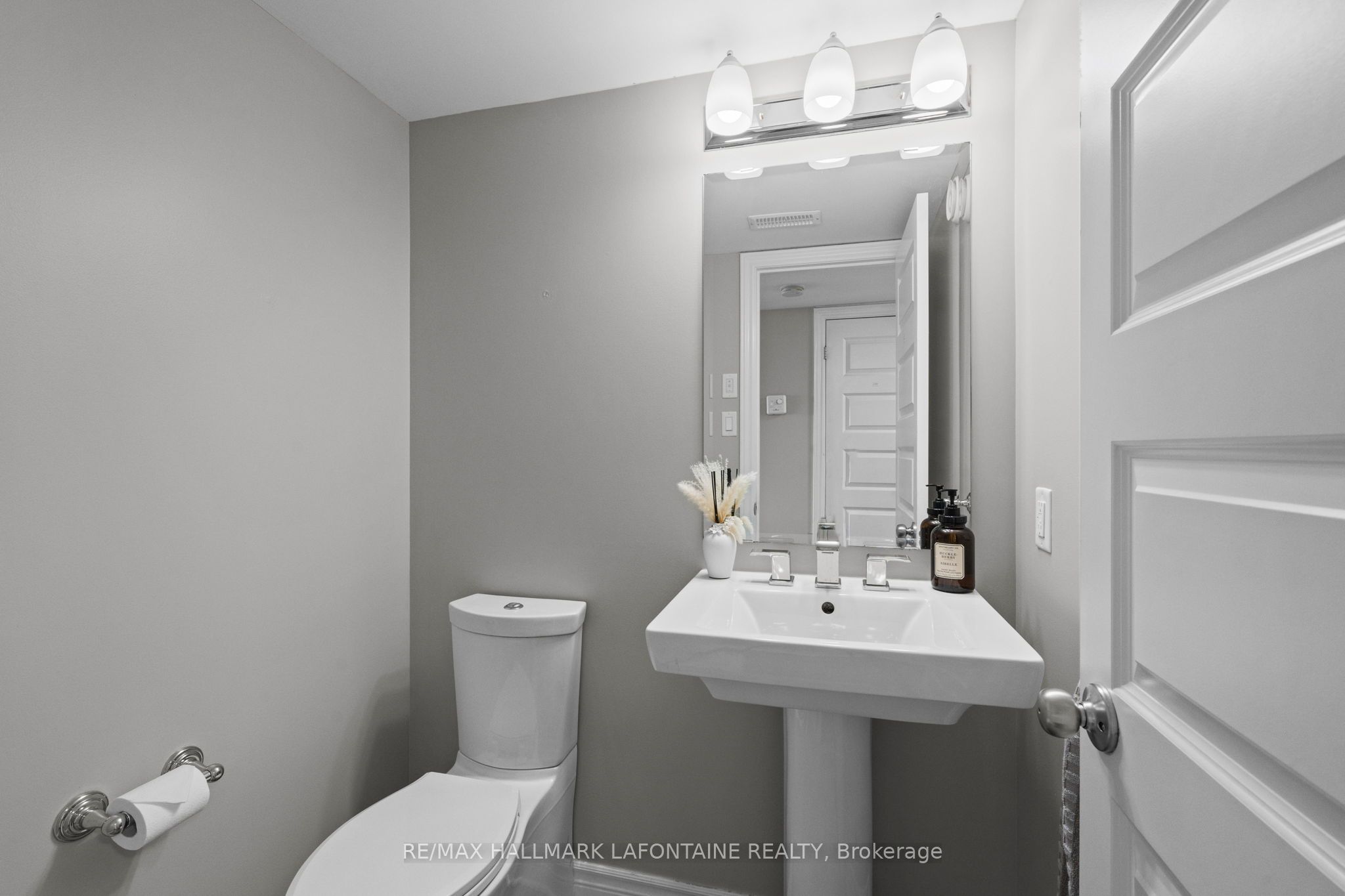 585 Stonefield Private 7 Property Photo 22