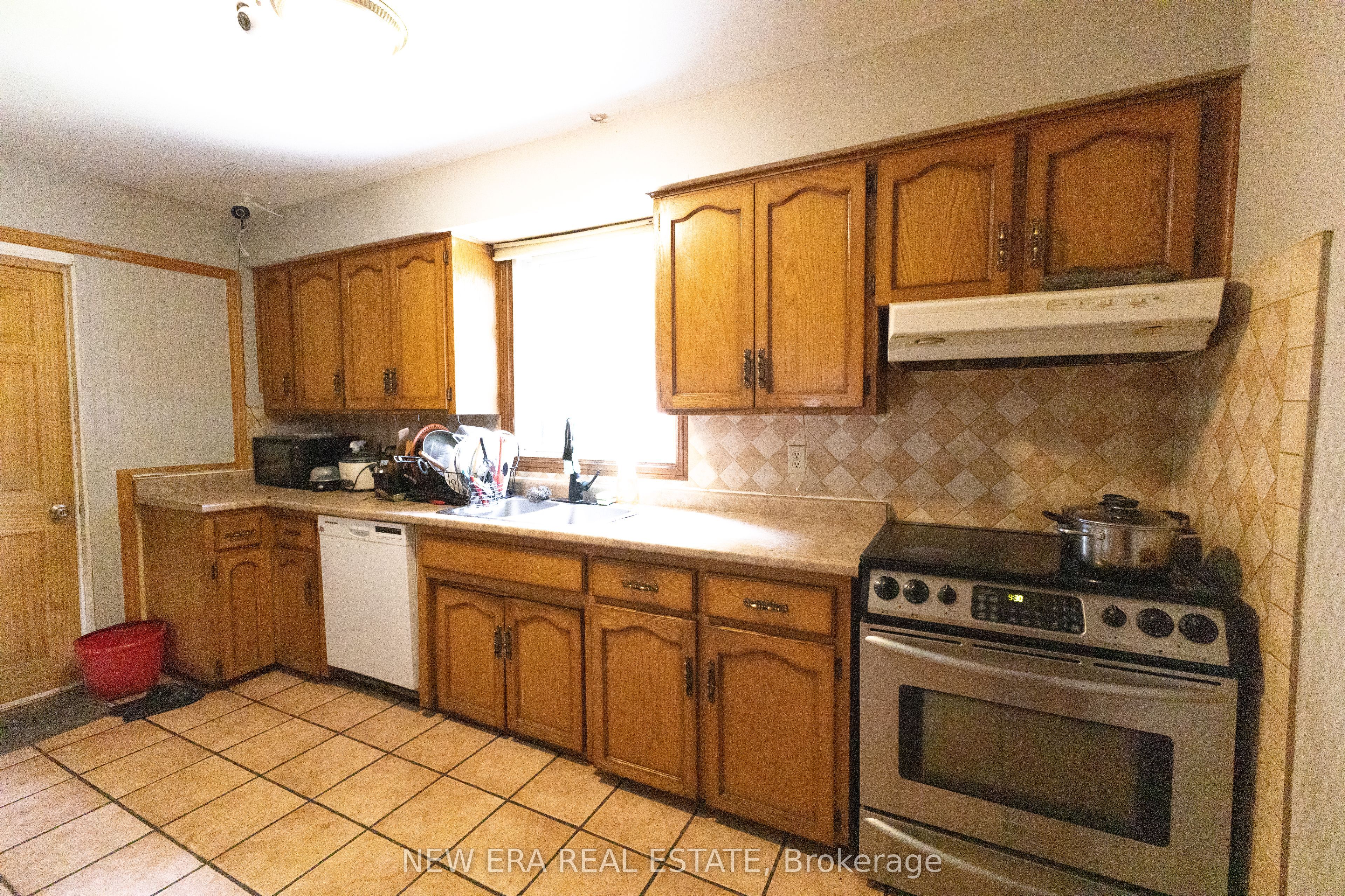 58 Amherst Drive Property Photo 4