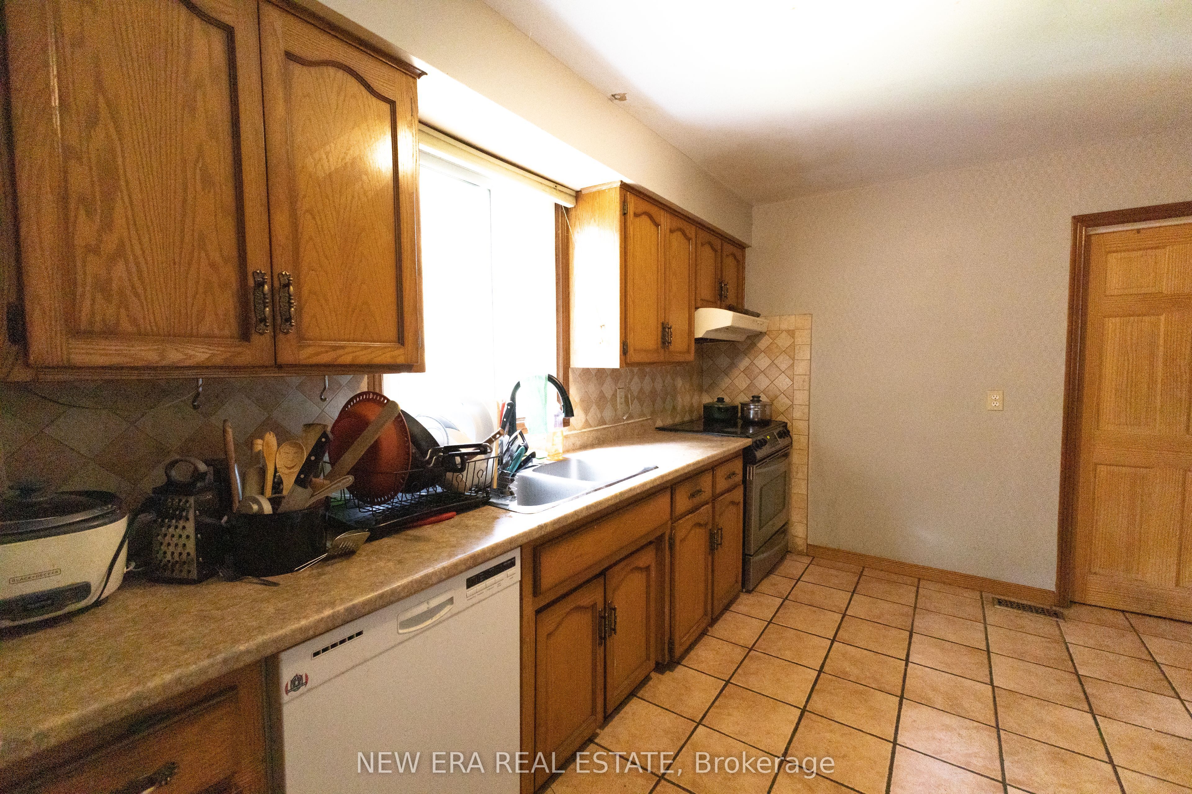 58 Amherst Drive Property Photo 5