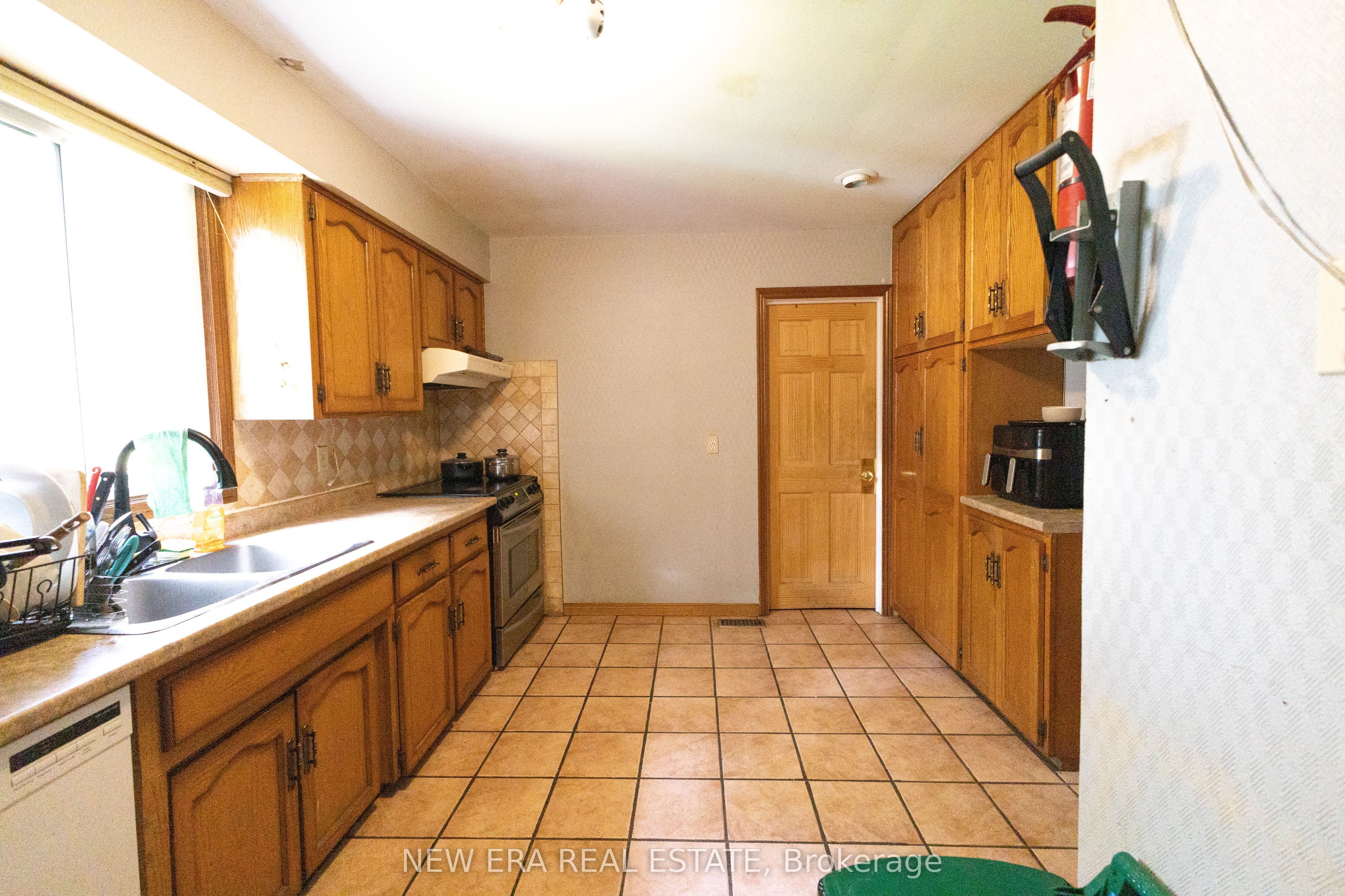 58 Amherst Drive Property Photo 6