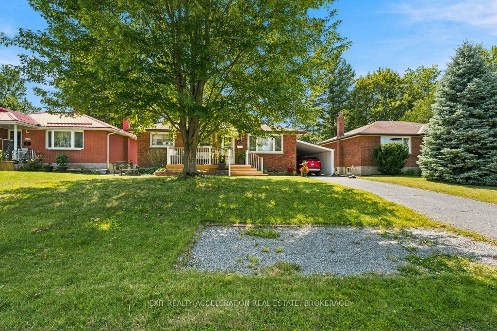 210 Union Street Property Photo 2