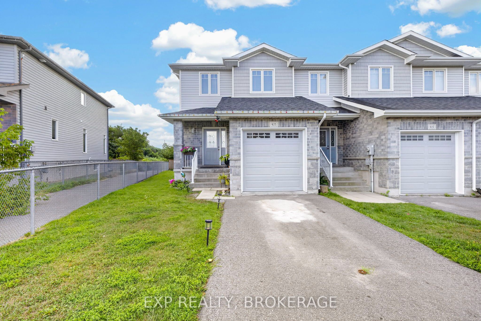 925 Blossom Street Property Photo 1