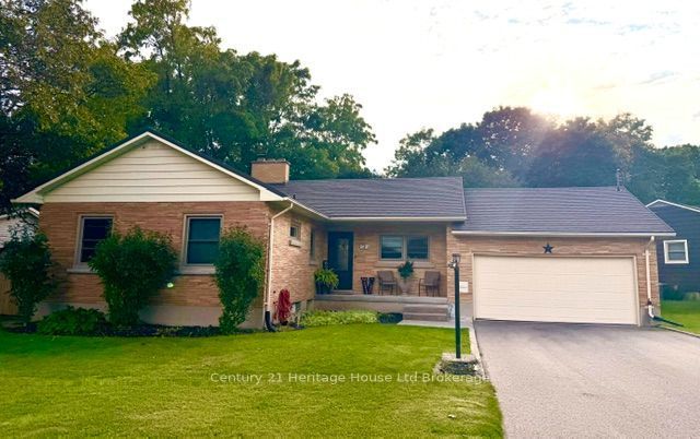 31 Parkwood Drive Property Photo 1