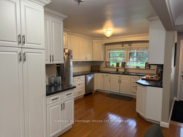 31 Parkwood Drive Property Photo 9