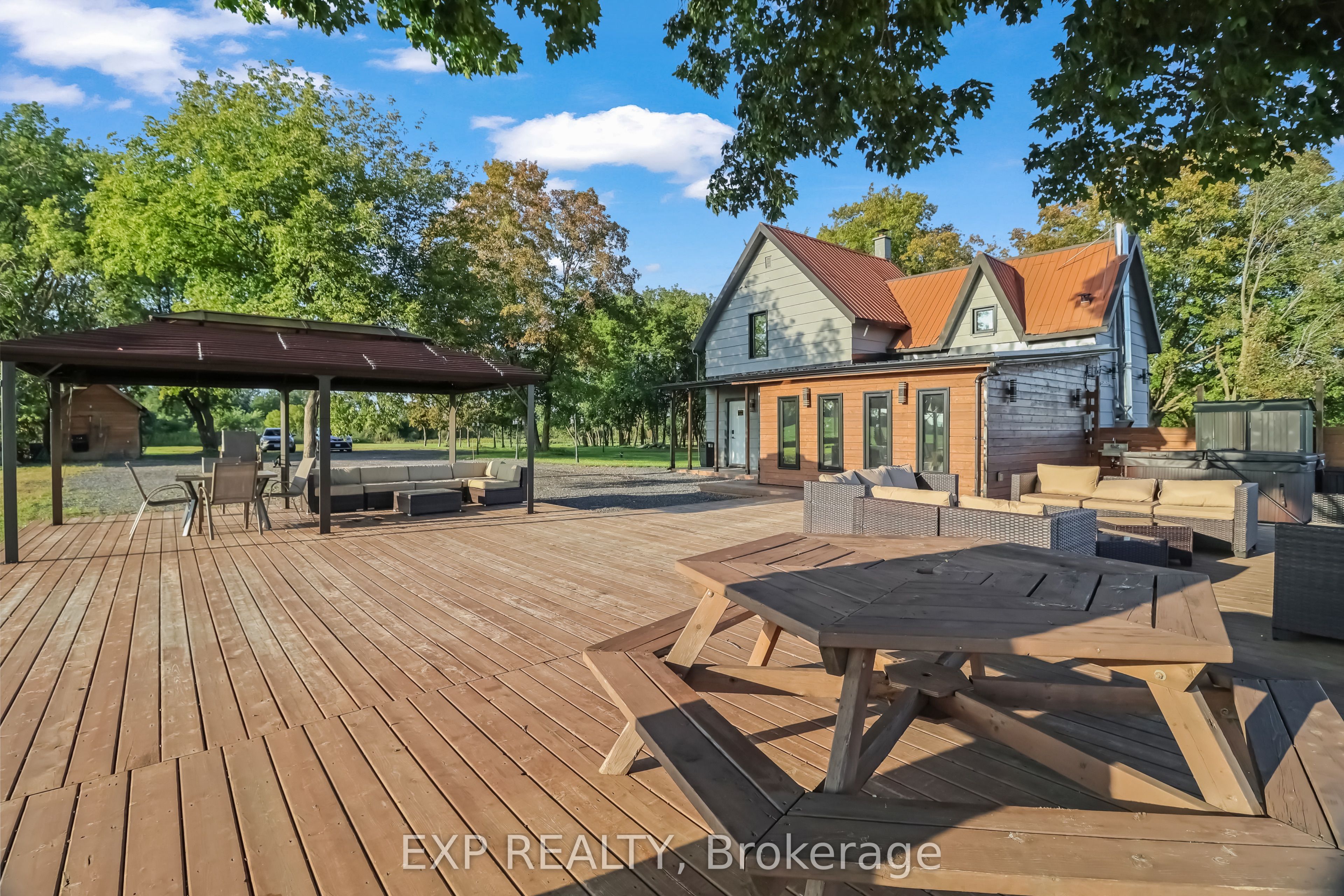 6210 Corduroy Road W Property Photo 1