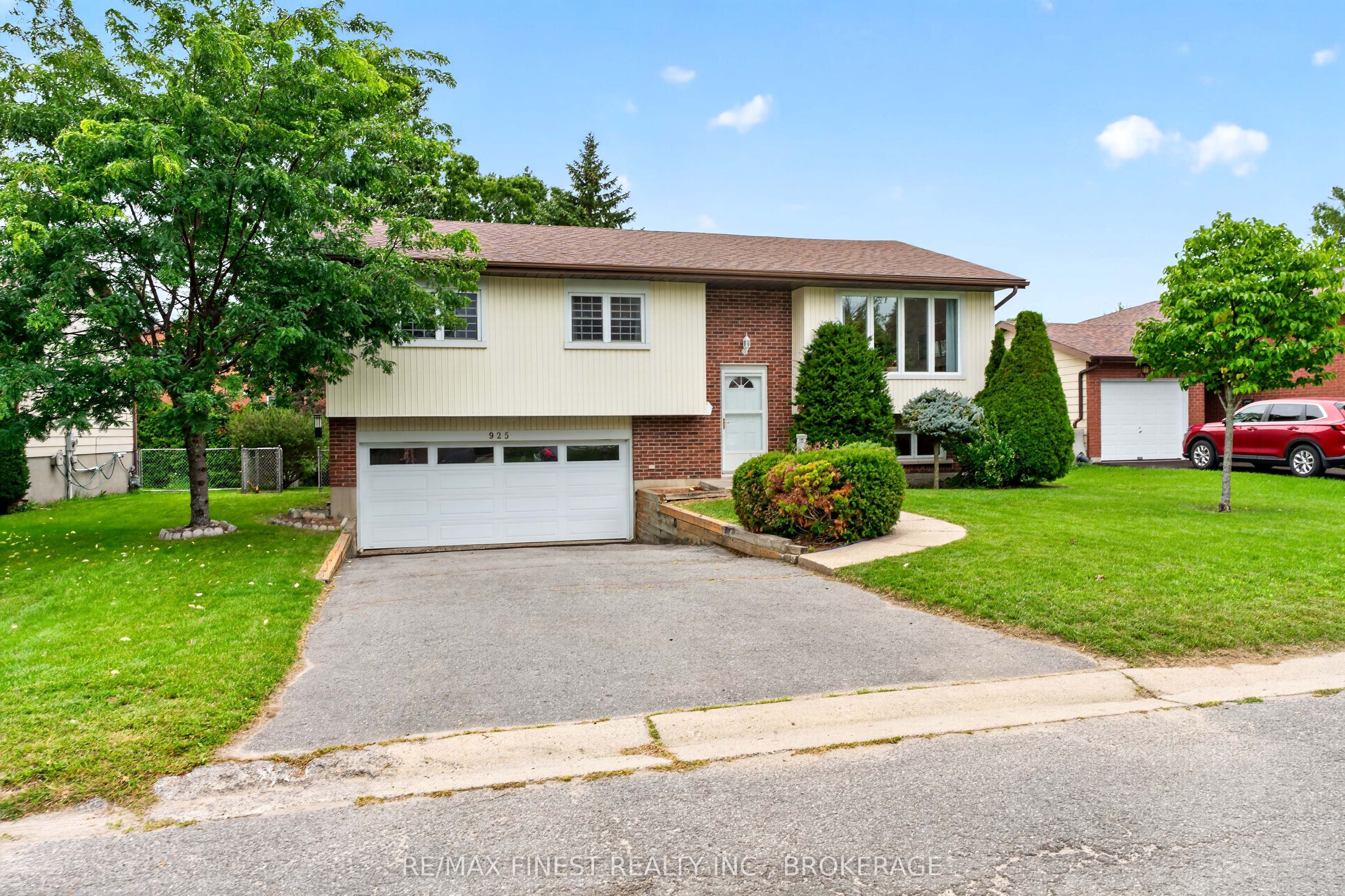 925 Kenshaw Street Property Photo 4