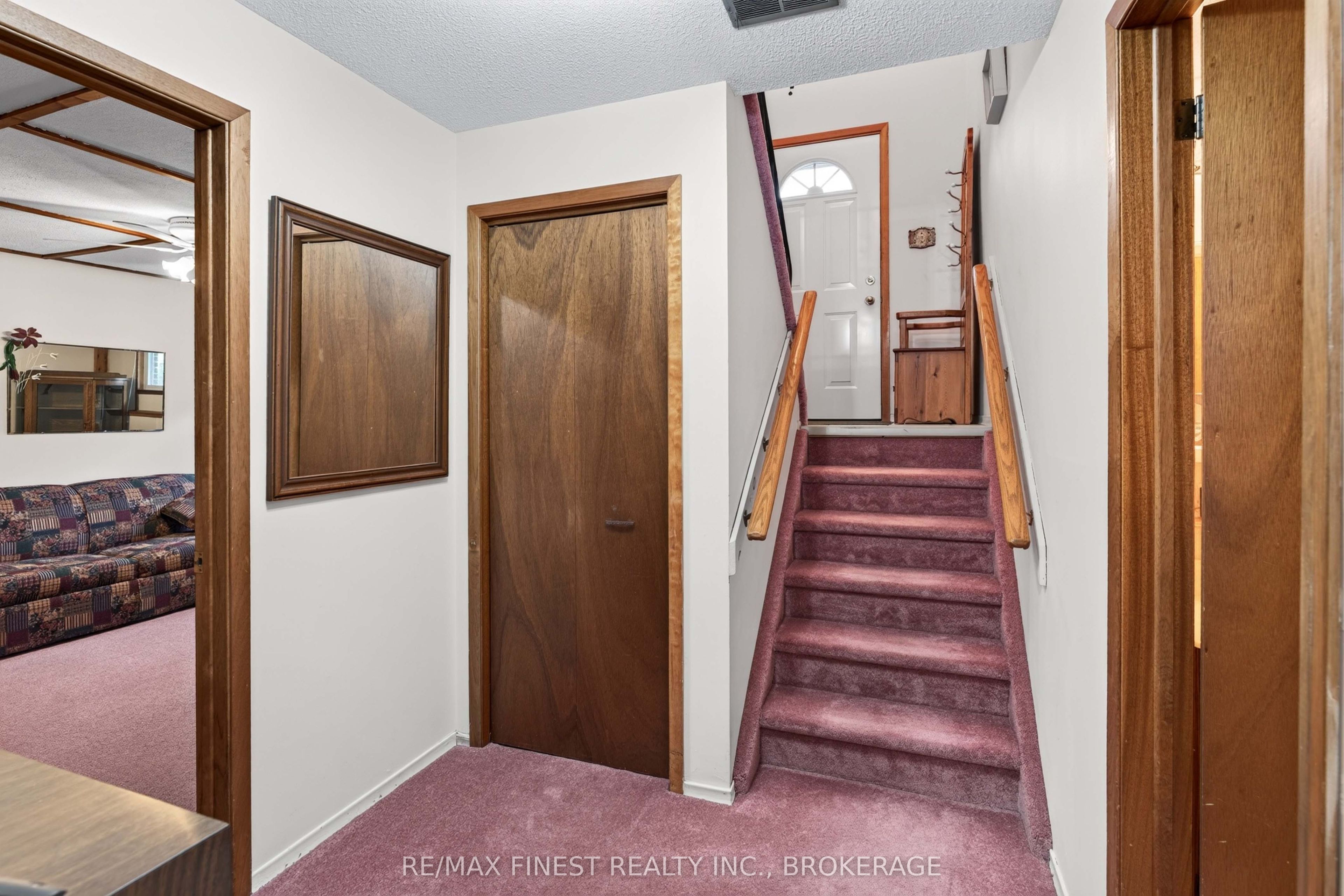 925 Kenshaw Street Property Photo 6