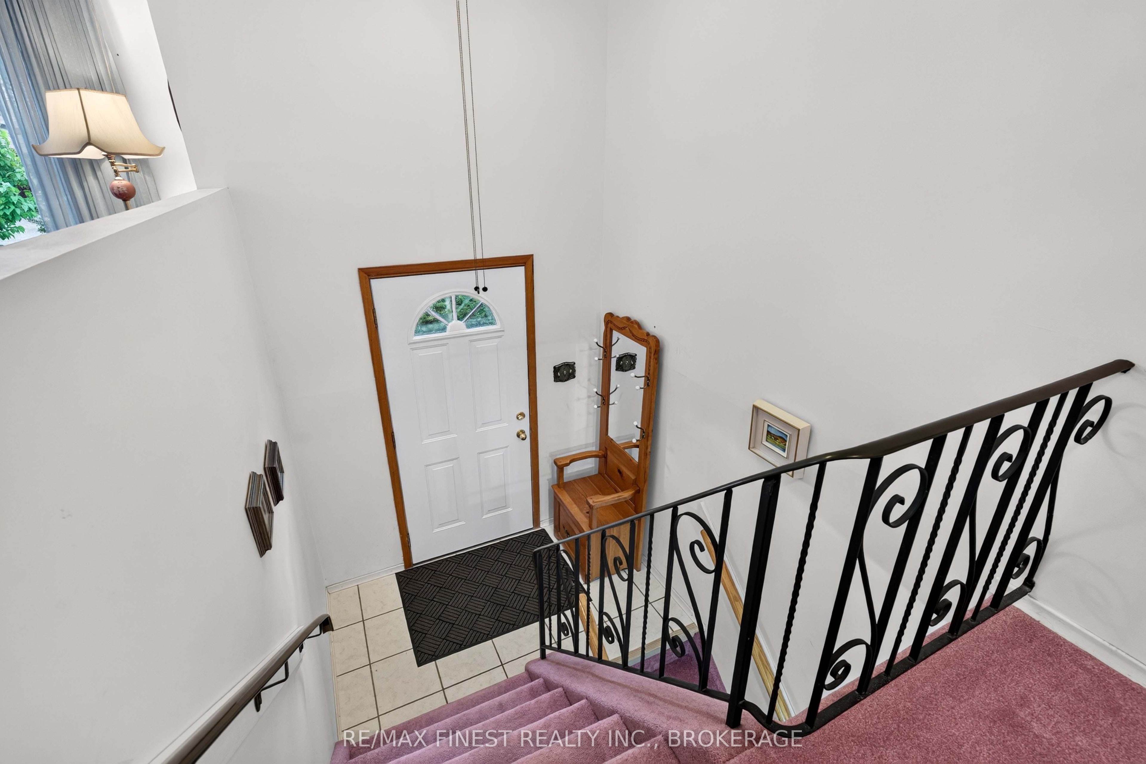 925 Kenshaw Street Property Photo 8