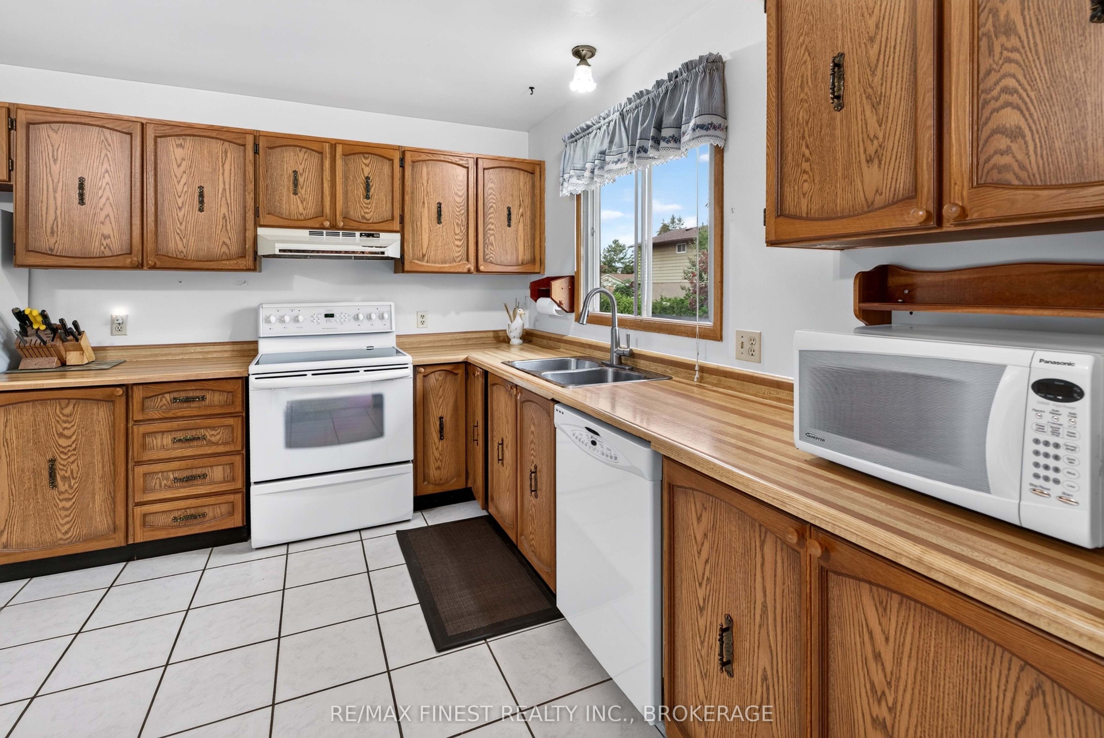 925 Kenshaw Street Property Photo 16