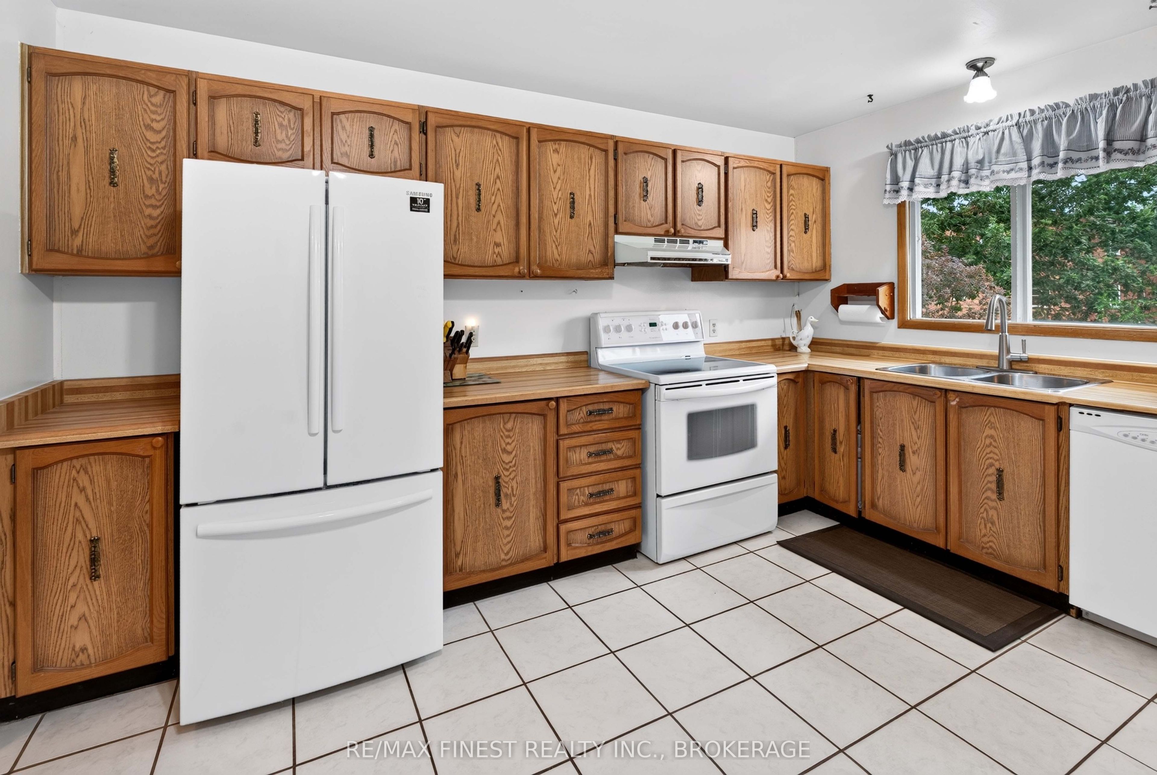 925 Kenshaw Street Property Photo 18