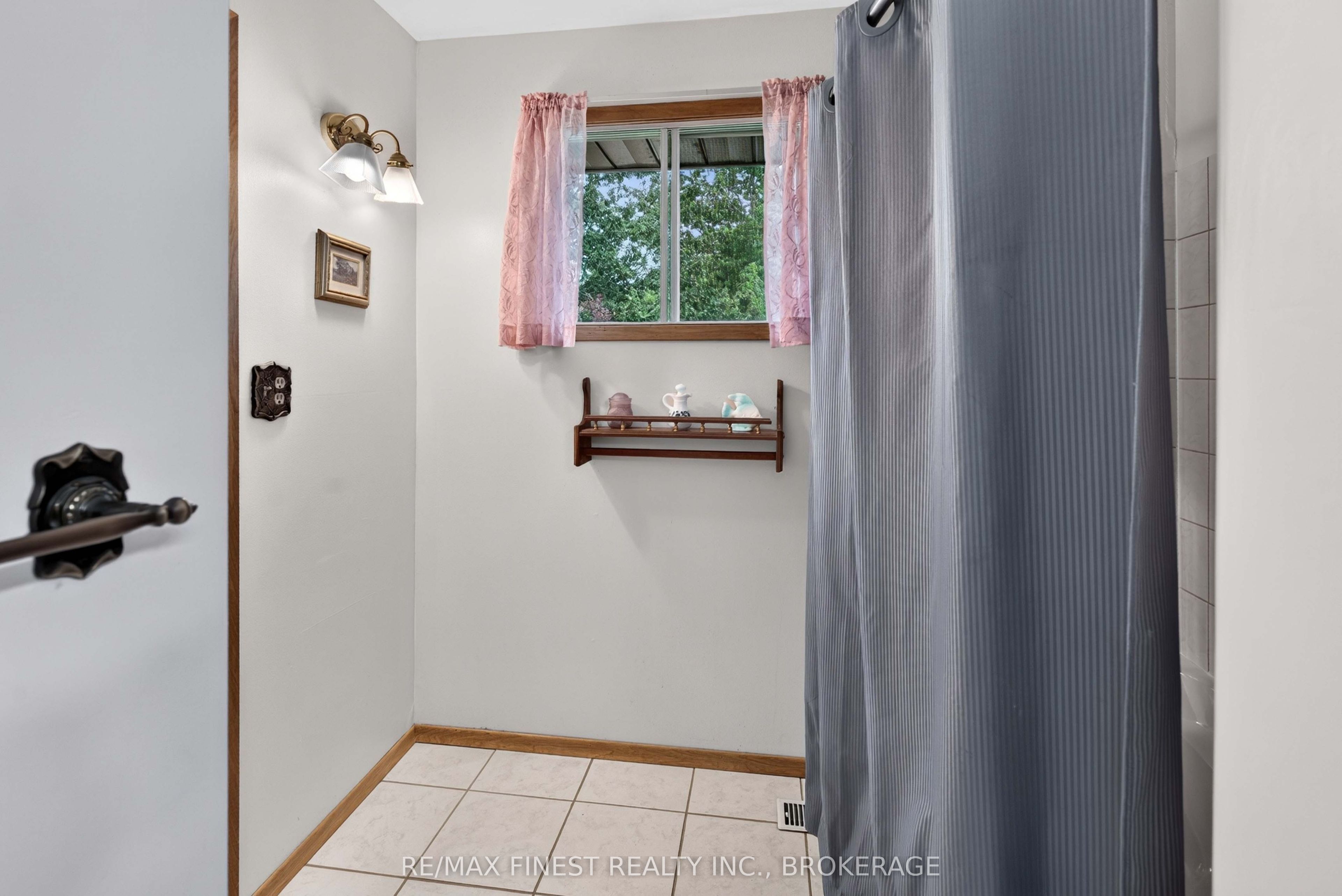 925 Kenshaw Street Property Photo 22